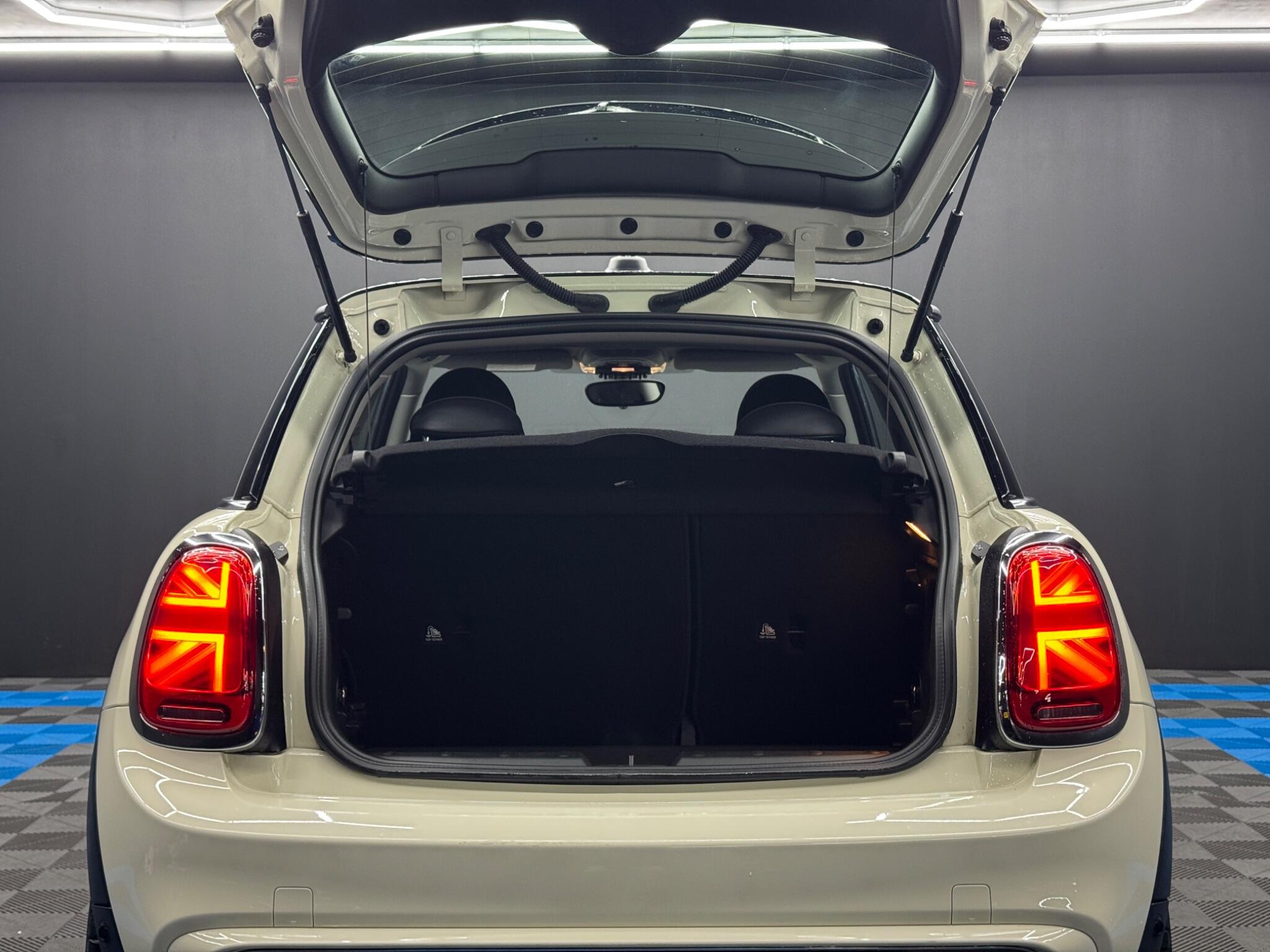 MINI Hatch 2.0 Cooper S Exclusive Euro 6 (s/s) 3dr 3dr Manual 2026