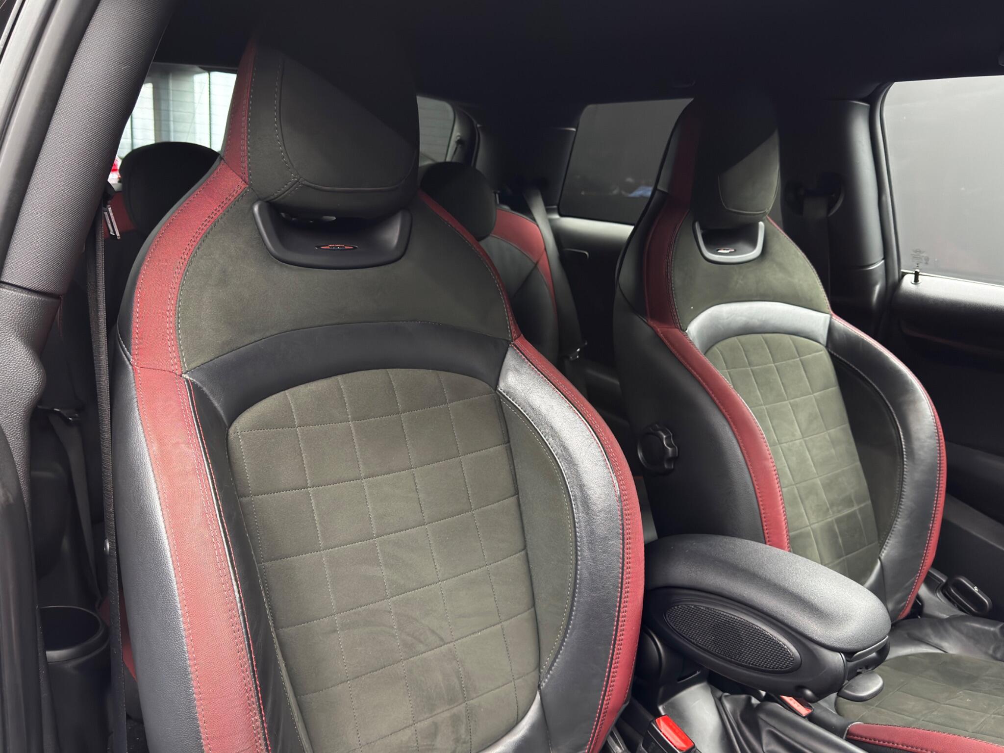 MINI Hatch 2.0 John Cooper Works Auto Euro 6 (s/s) 3dr 3dr Automatic 2026