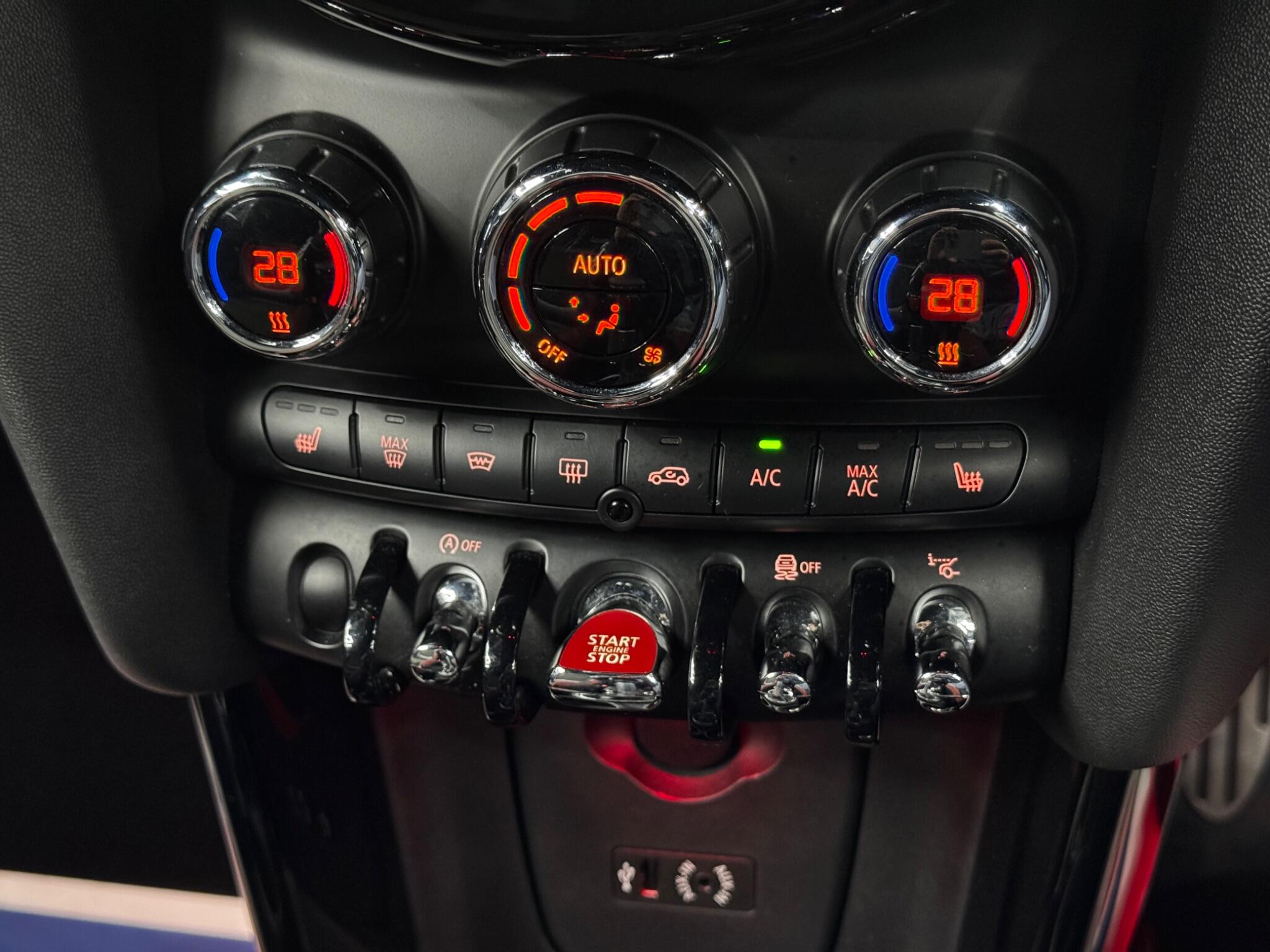 MINI Hatch 2.0 John Cooper Works Auto Euro 6 (s/s) 3dr 3dr Automatic 2026