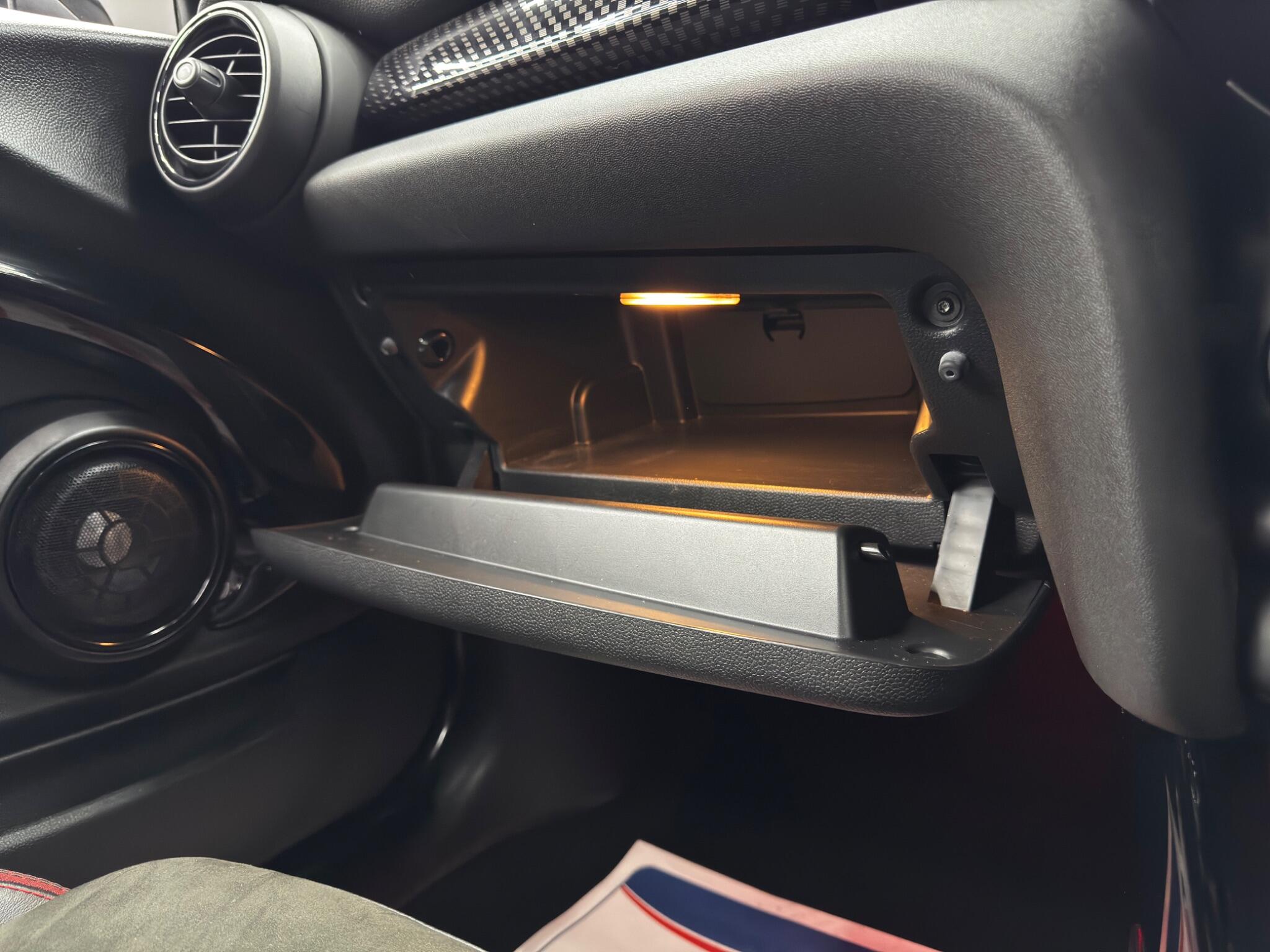 MINI Hatch 2.0 John Cooper Works Auto Euro 6 (s/s) 3dr 3dr Automatic 2026