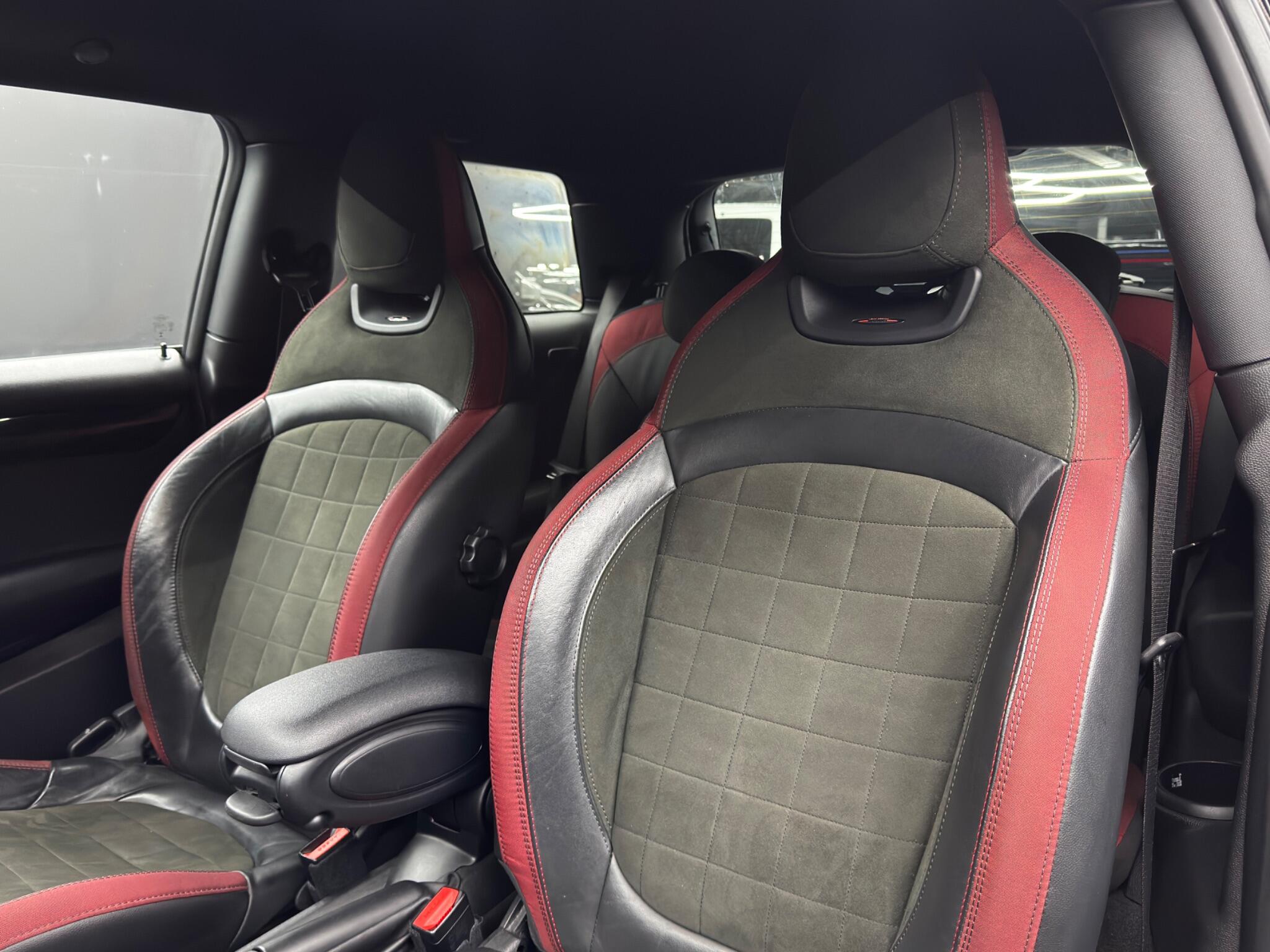 MINI Hatch 2.0 John Cooper Works Auto Euro 6 (s/s) 3dr 3dr Automatic 2026