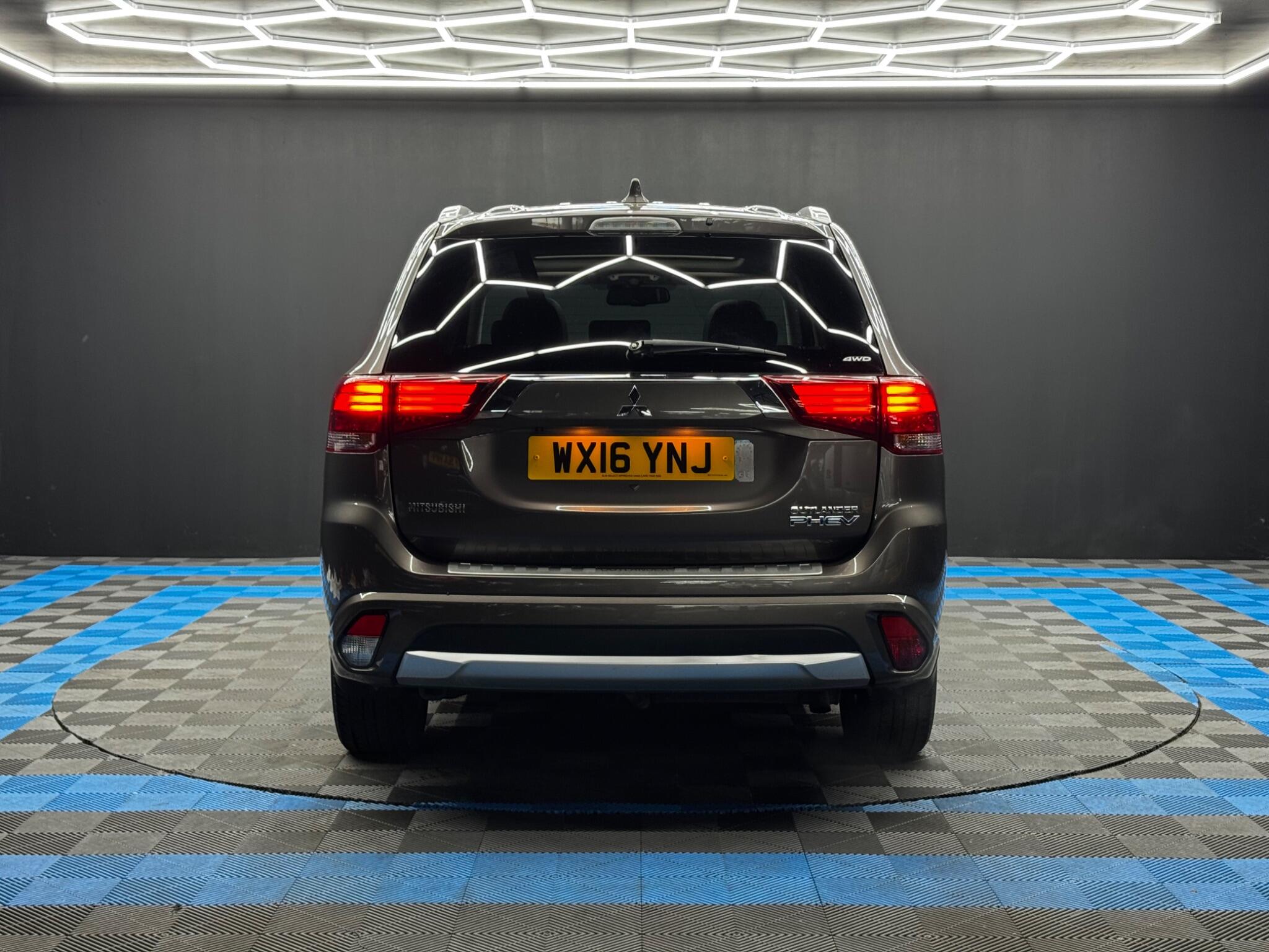 Mitsubishi Outlander 2.0h 12kWh GX4h CVT 4WD Euro 6 (s/s) 5dr 5dr Automatic 2025