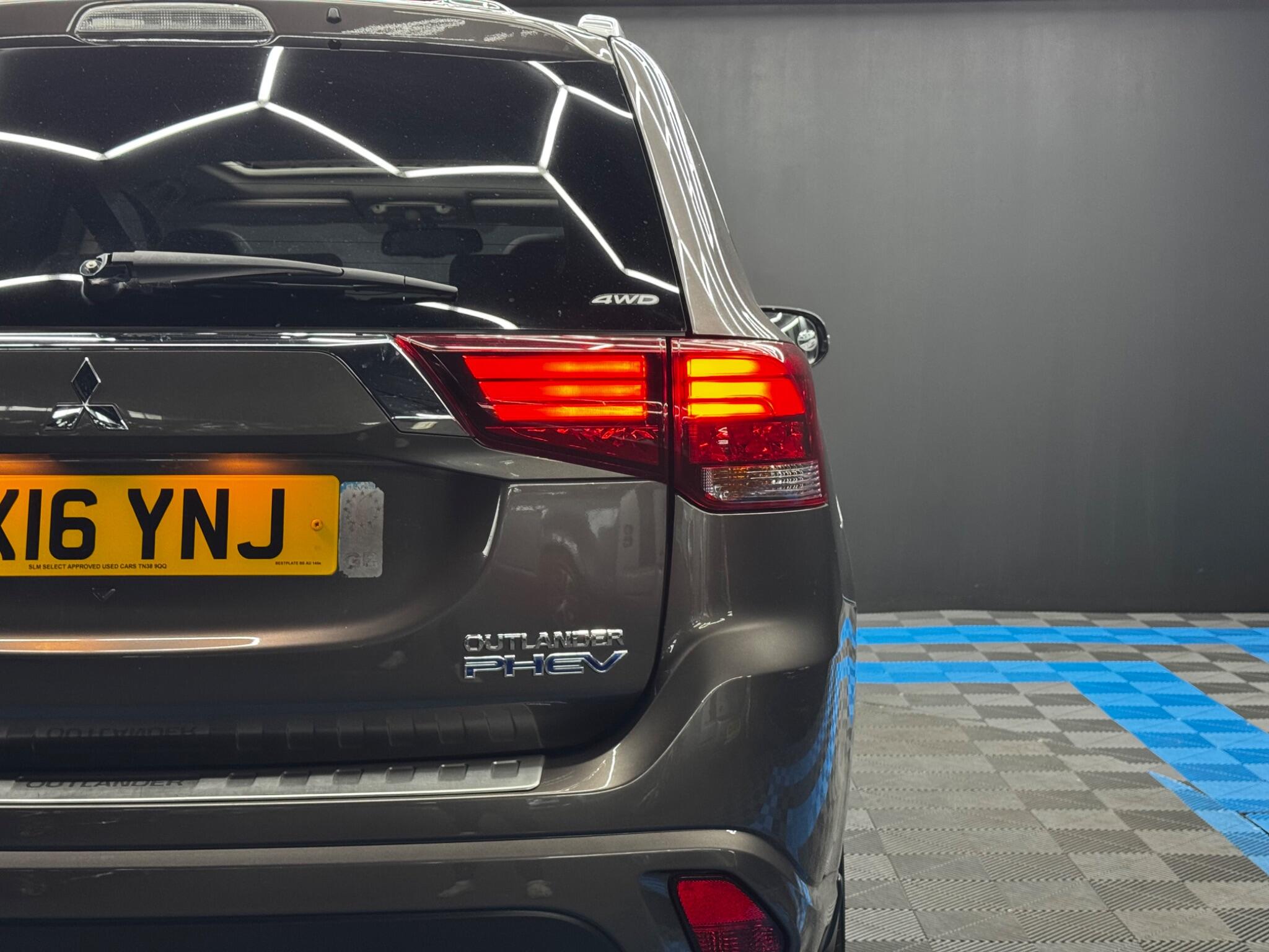 Mitsubishi Outlander 2.0h 12kWh GX4h CVT 4WD Euro 6 (s/s) 5dr 5dr Automatic 2025