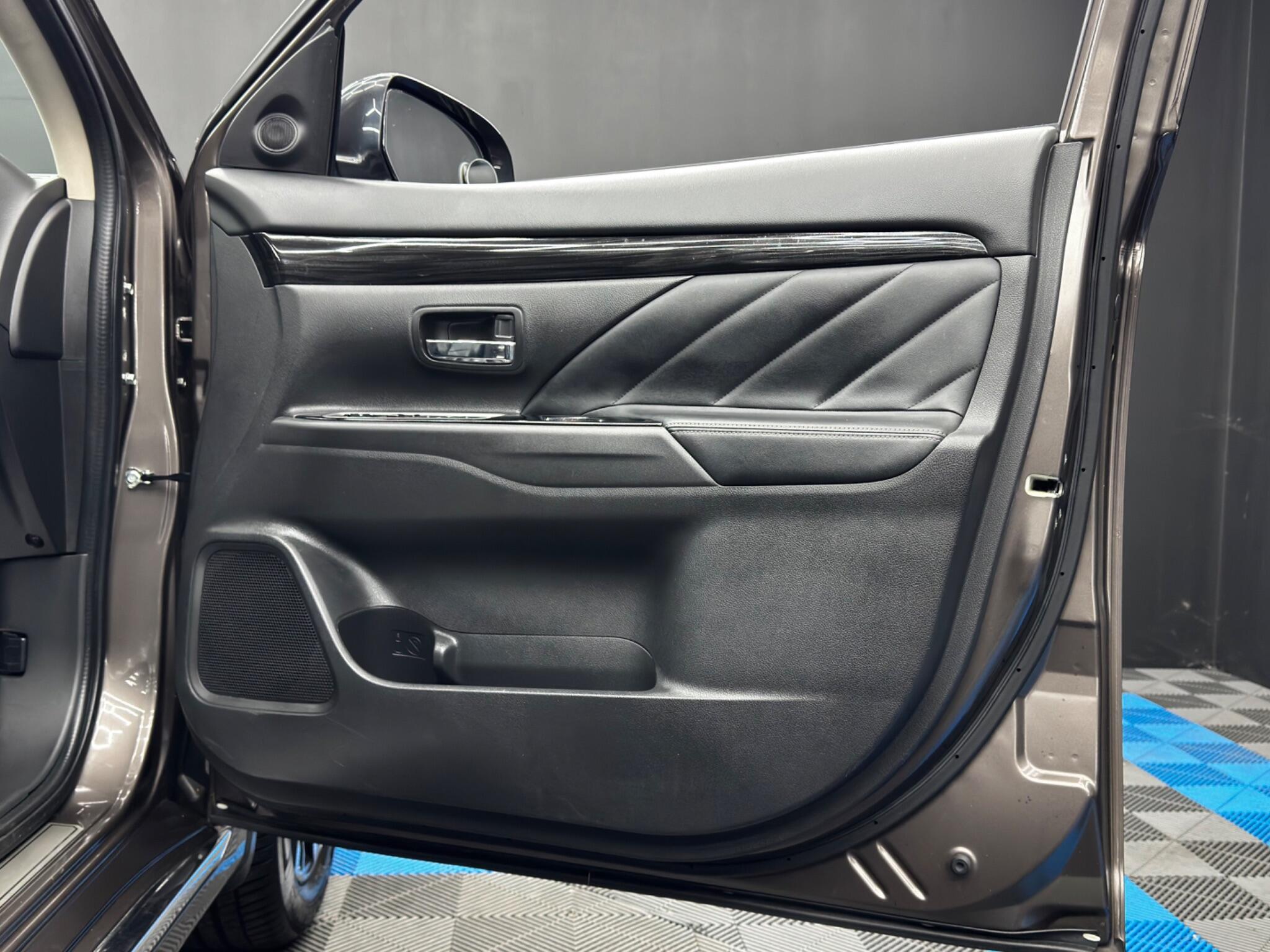 Mitsubishi Outlander 2.0h 12kWh GX4h CVT 4WD Euro 6 (s/s) 5dr 5dr Automatic 2025