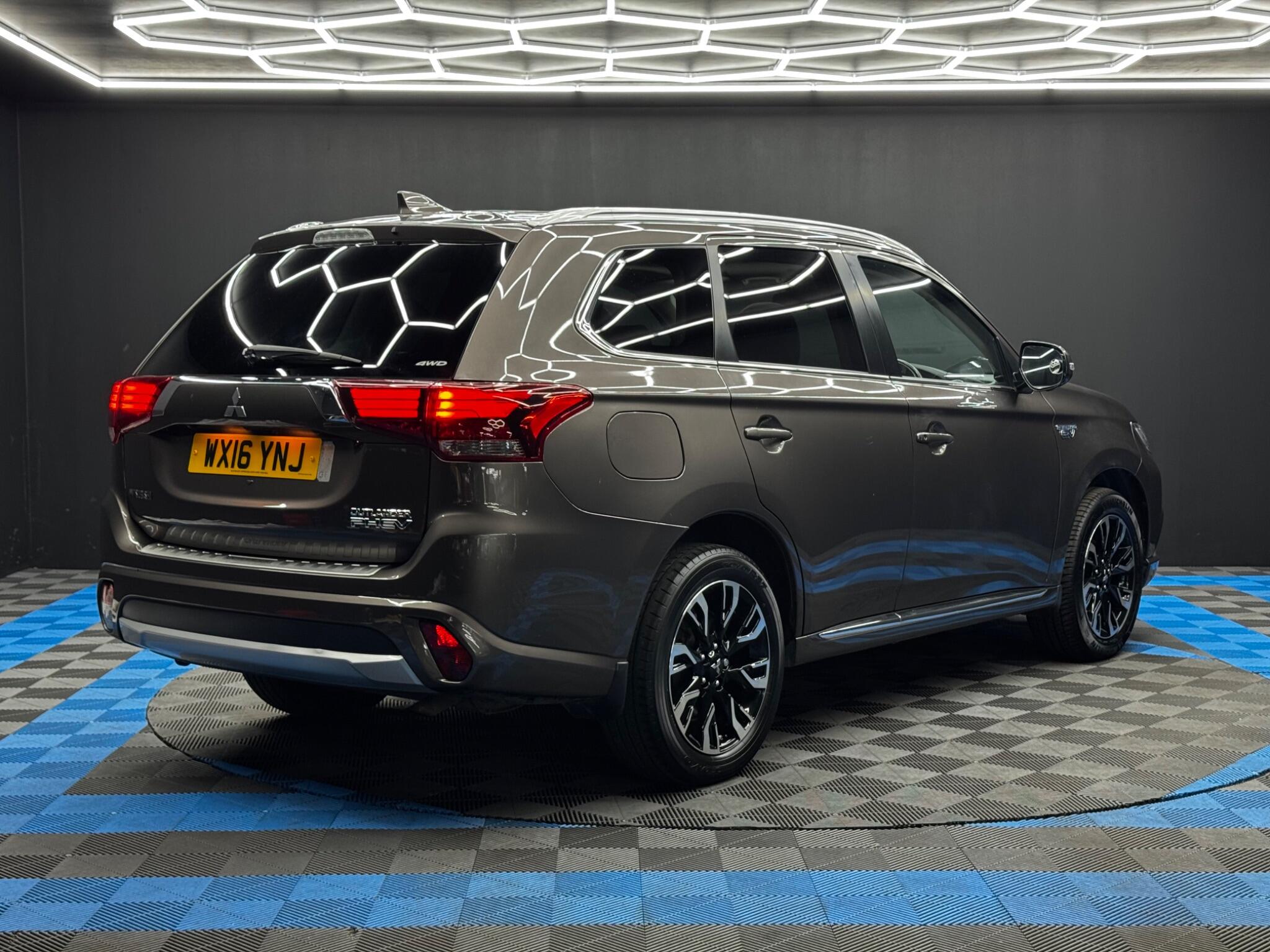 Mitsubishi Outlander 2.0h 12kWh GX4h CVT 4WD Euro 6 (s/s) 5dr 5dr Automatic 2025