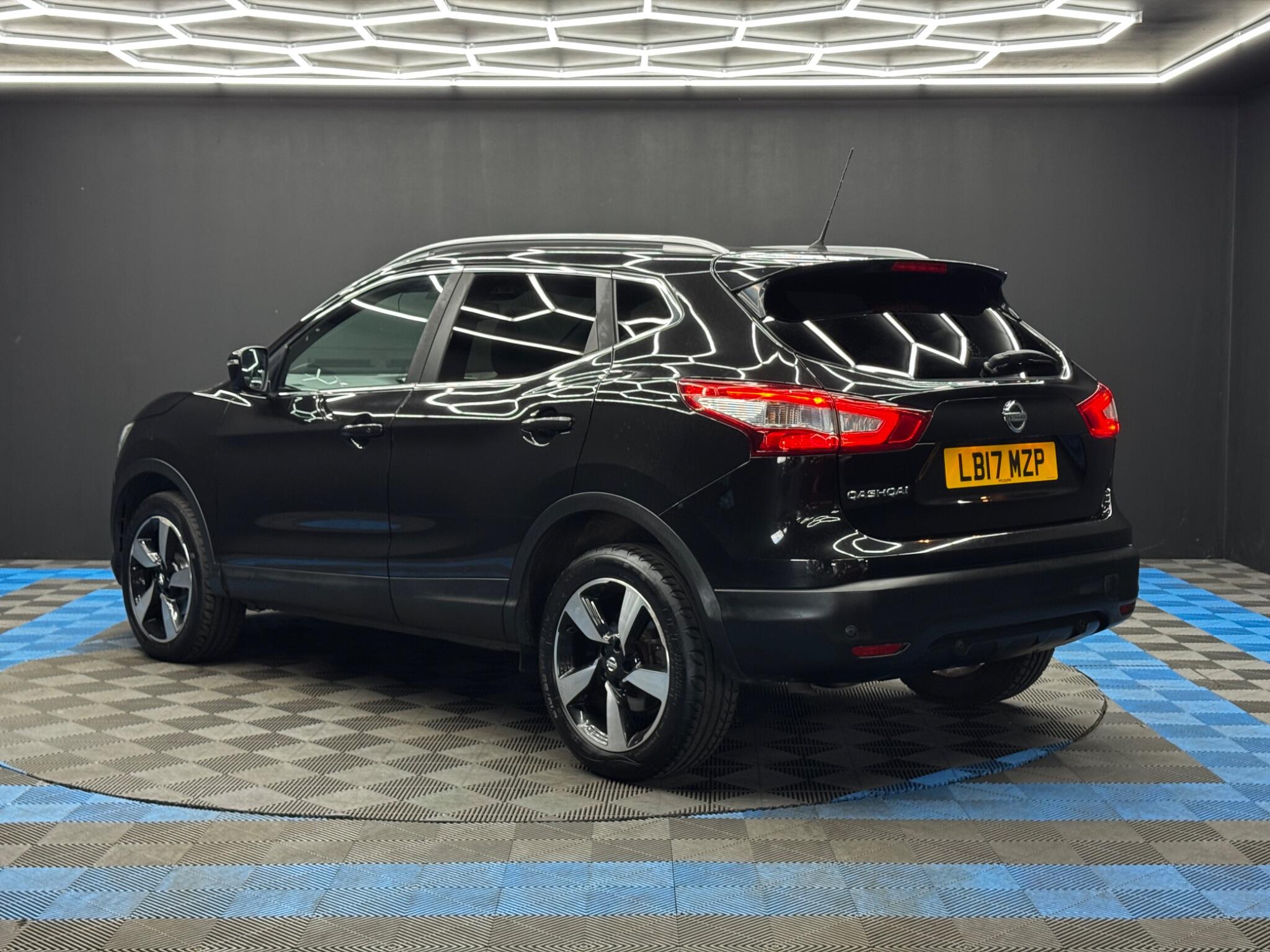 Nissan Qashqai 1.6 dCi N-Vision XTRON 2WD Euro 6 (s/s) 5dr 5dr Automatic 2026