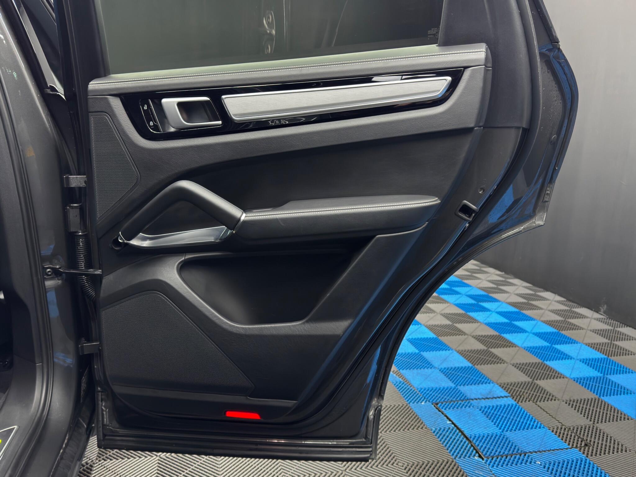 Porsche Cayenne 4.0 V8 E-Hybrid 14.1kWh Turbo S TiptronicS 4WD Euro 6 (s/s) 5dr 5dr Automatic 2026