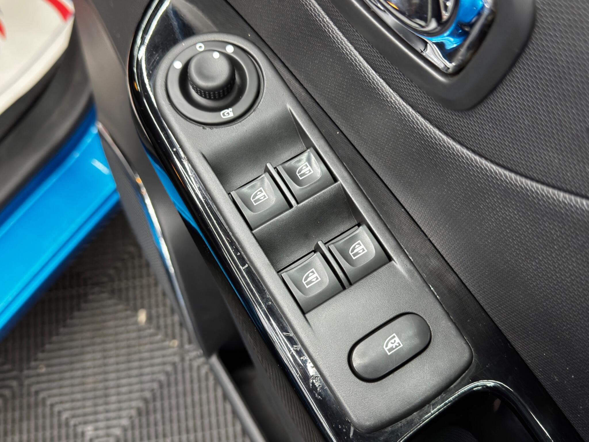 Renault Captur 0.9 TCe ENERGY Dynamique S MediaNav Euro 5 (s/s) 5dr 5dr Manual 2025