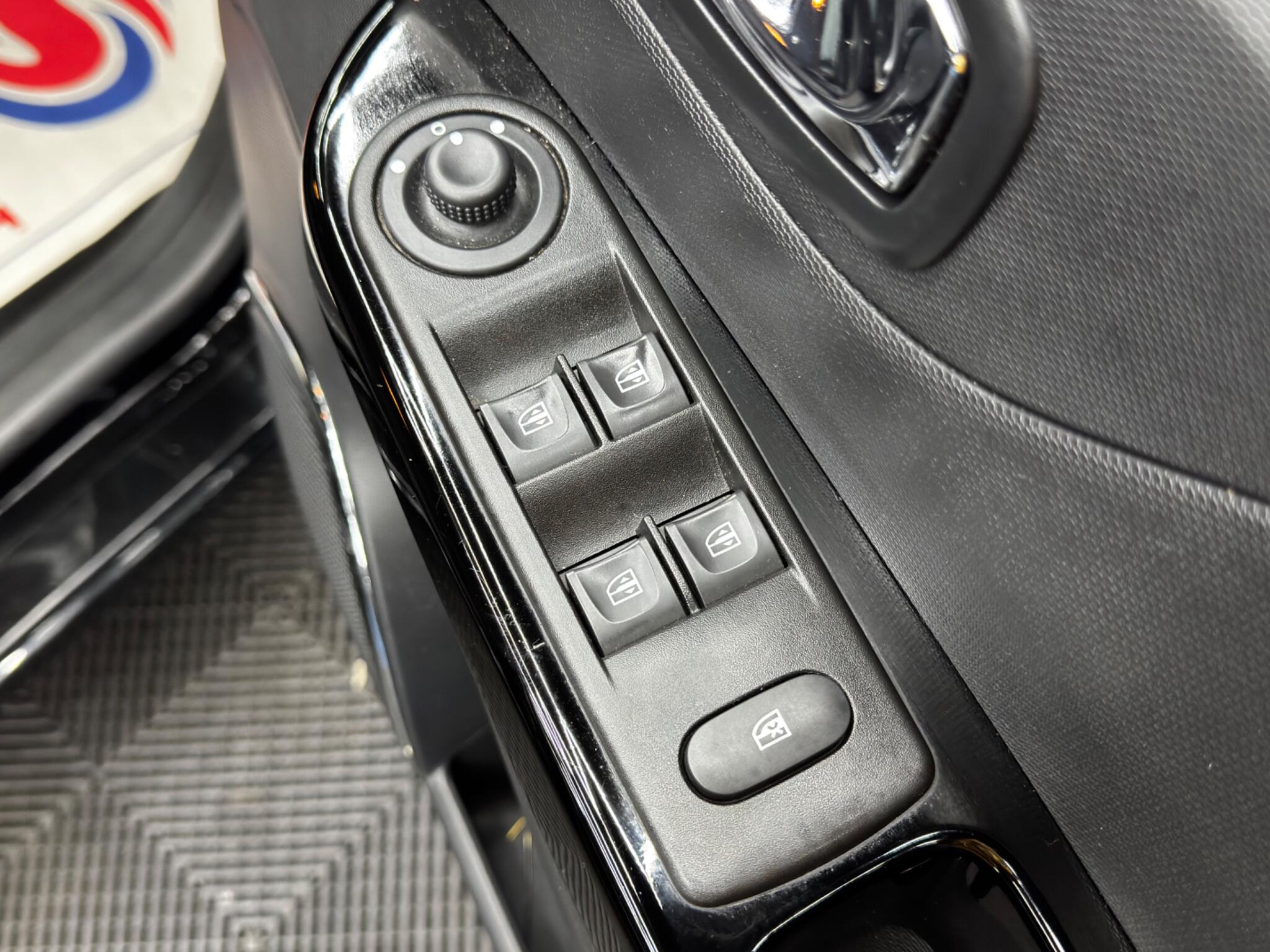 Renault Captur 1.5 dCi ENERGY Dynamique MediaNav Euro 5 (s/s) 5dr 5dr Manual 2025