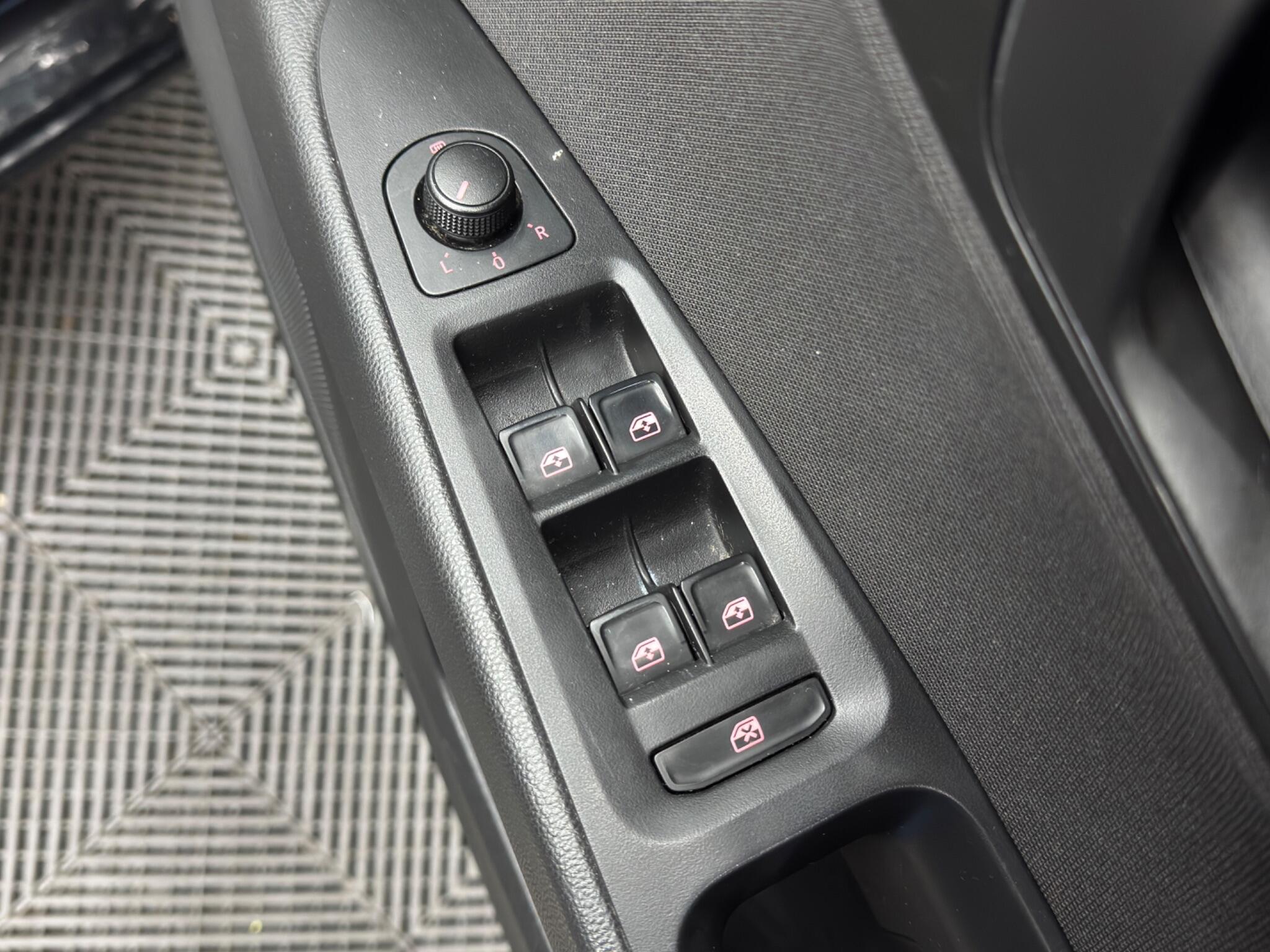 Seat Leon 1.6 TDI SE Euro 6 (s/s) 5dr 5dr Manual 2025