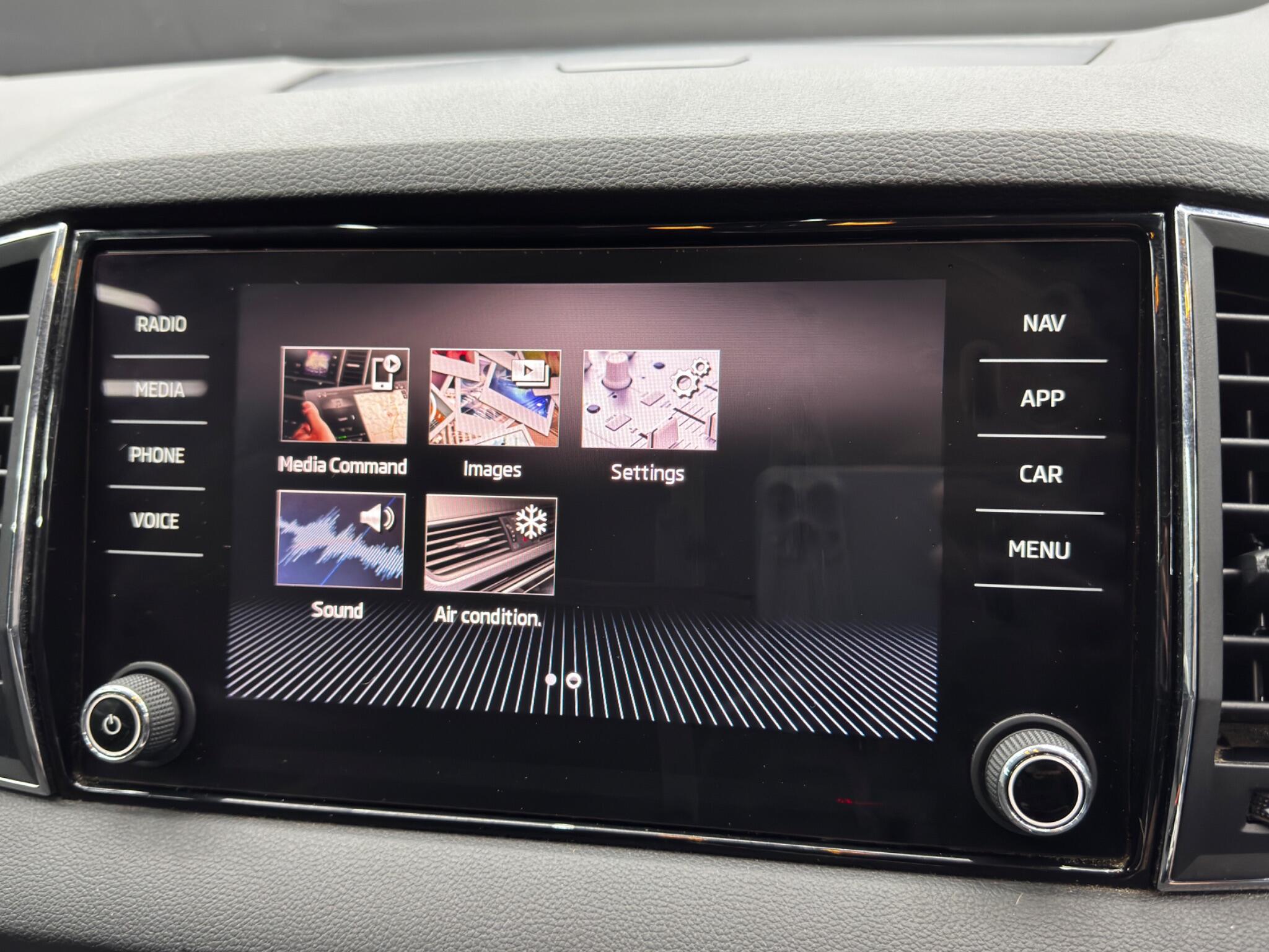 Skoda Karoq 2.0 TDI SE L DSG 4WD Euro 6 (s/s) 5dr 5dr Automatic 2025