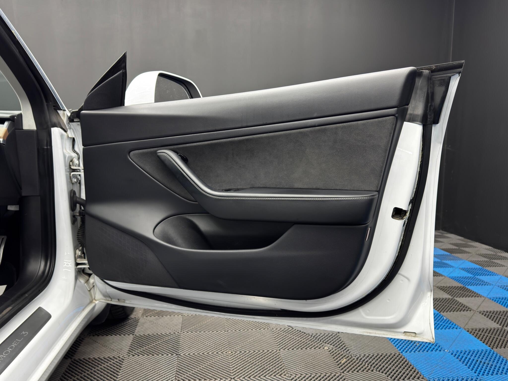 Tesla Model 3 (Dual Motor) Performance Auto 4WDE 4dr (Performance Upgrade) 4dr Automatic 2026