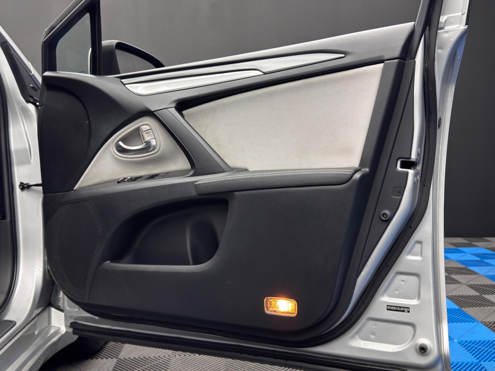 Toyota Avensis 1.8 V-Matic Business Edition Euro 6 4dr 4dr Manual 2025