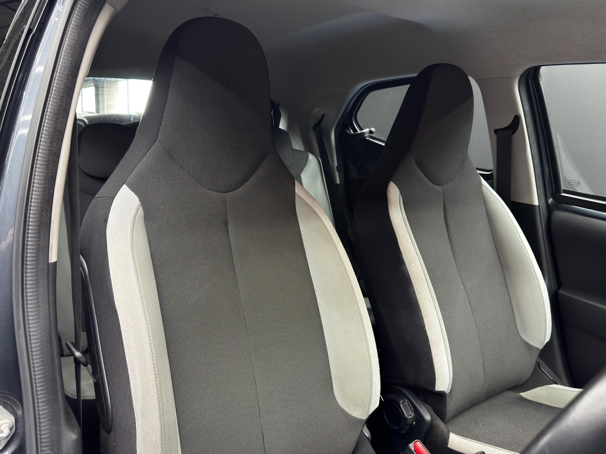 Toyota Aygo 1.0 VVT-i x-play Euro 6 5dr 5dr Manual 2026