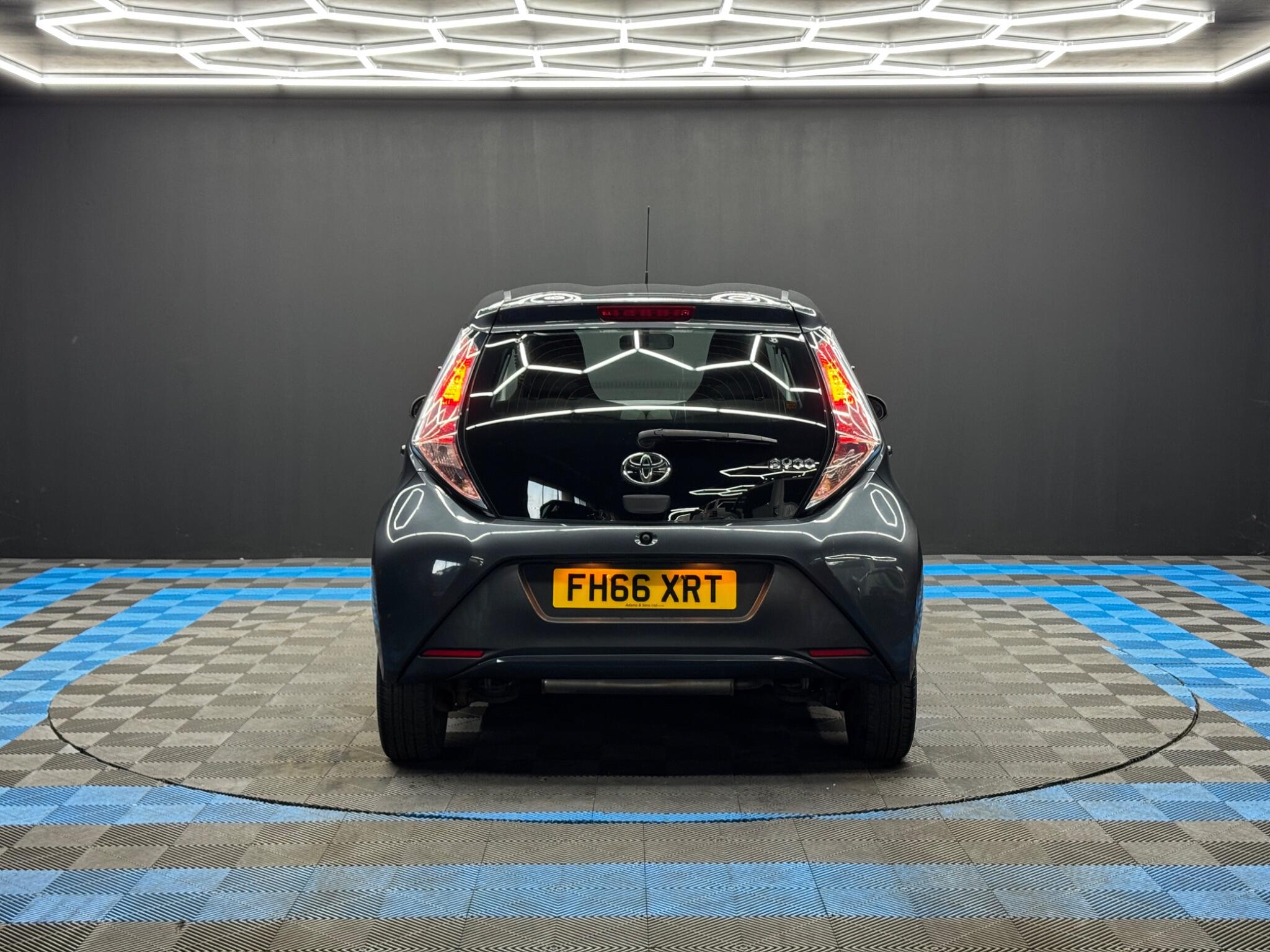 Toyota Aygo 1.0 VVT-i x-play Euro 6 5dr 5dr Manual 2026