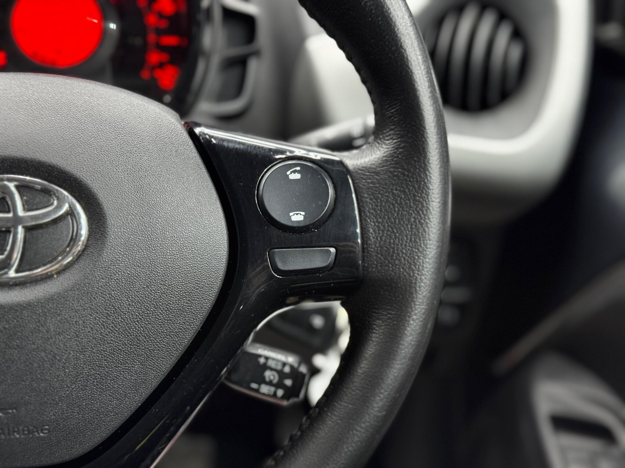 Toyota Aygo 1.0 VVT-i x-play Euro 6 5dr 5dr Manual 2026