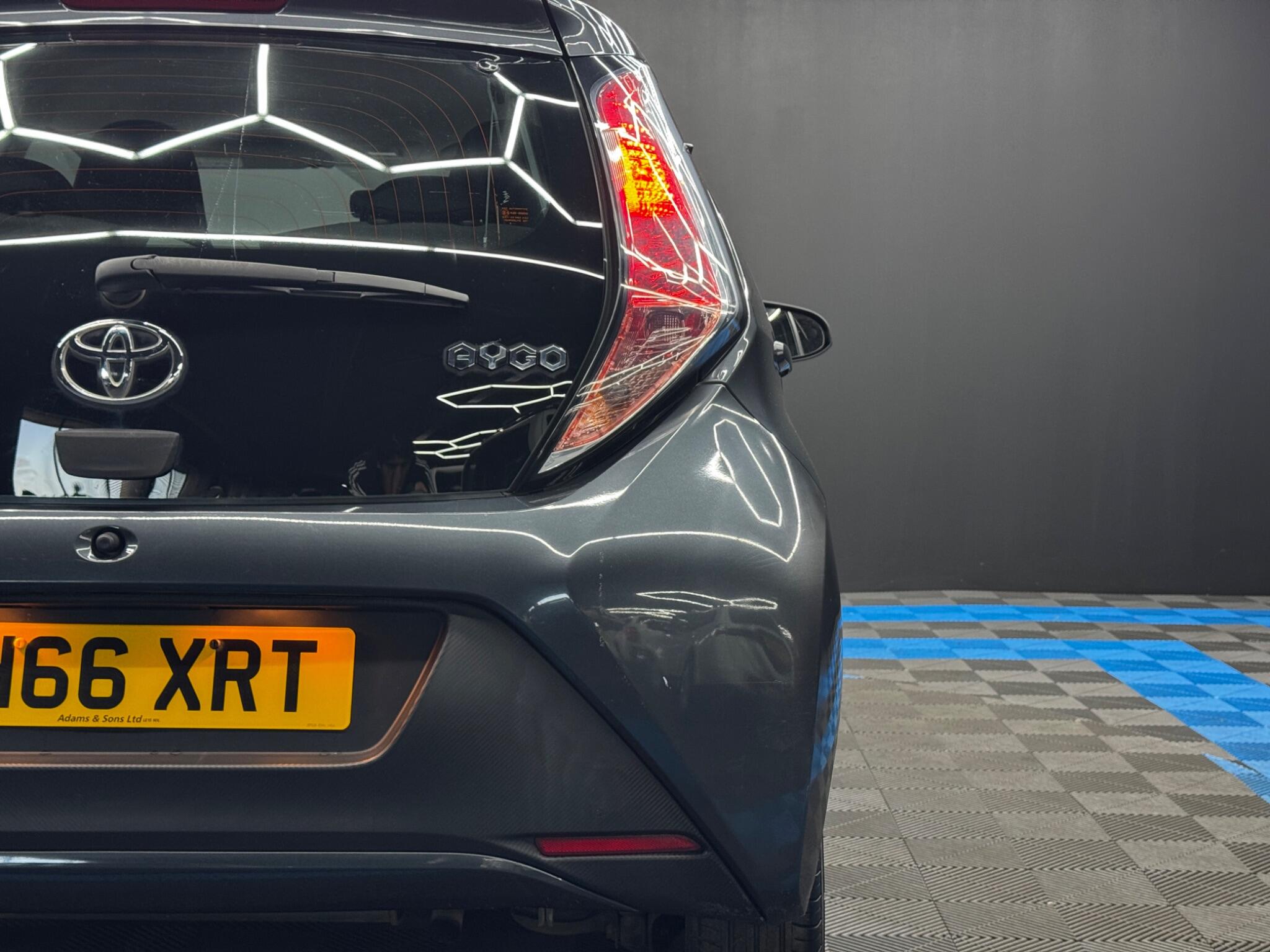 Toyota Aygo 1.0 VVT-i x-play Euro 6 5dr 5dr Manual 2026