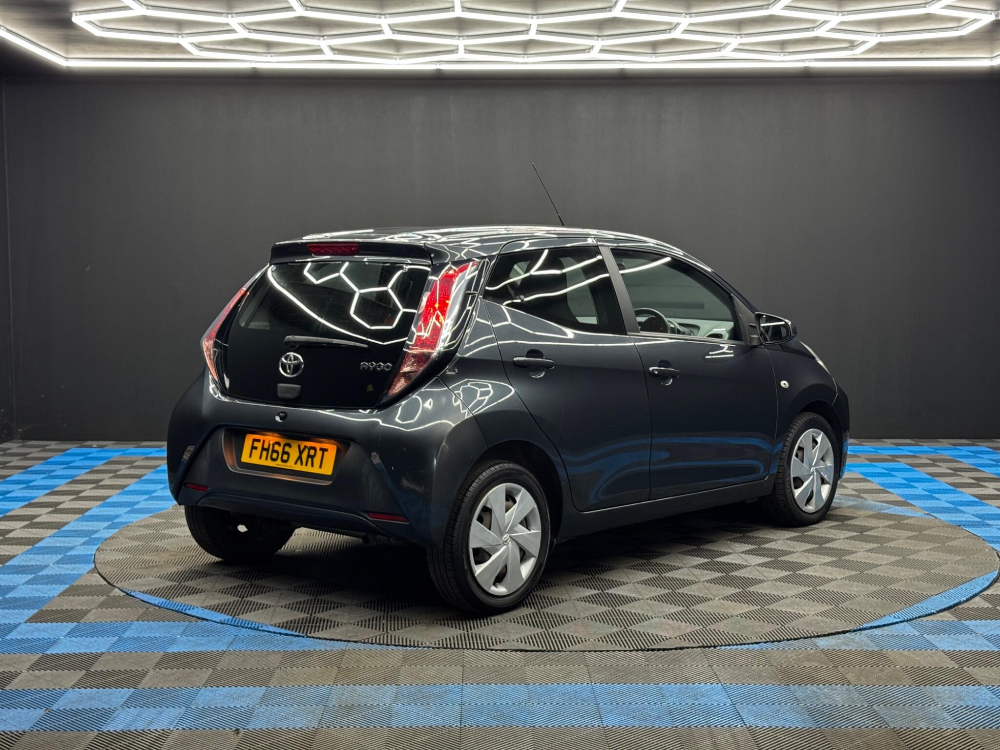 Toyota Aygo 1.0 VVT-i x-play Euro 6 5dr 5dr Manual 2026