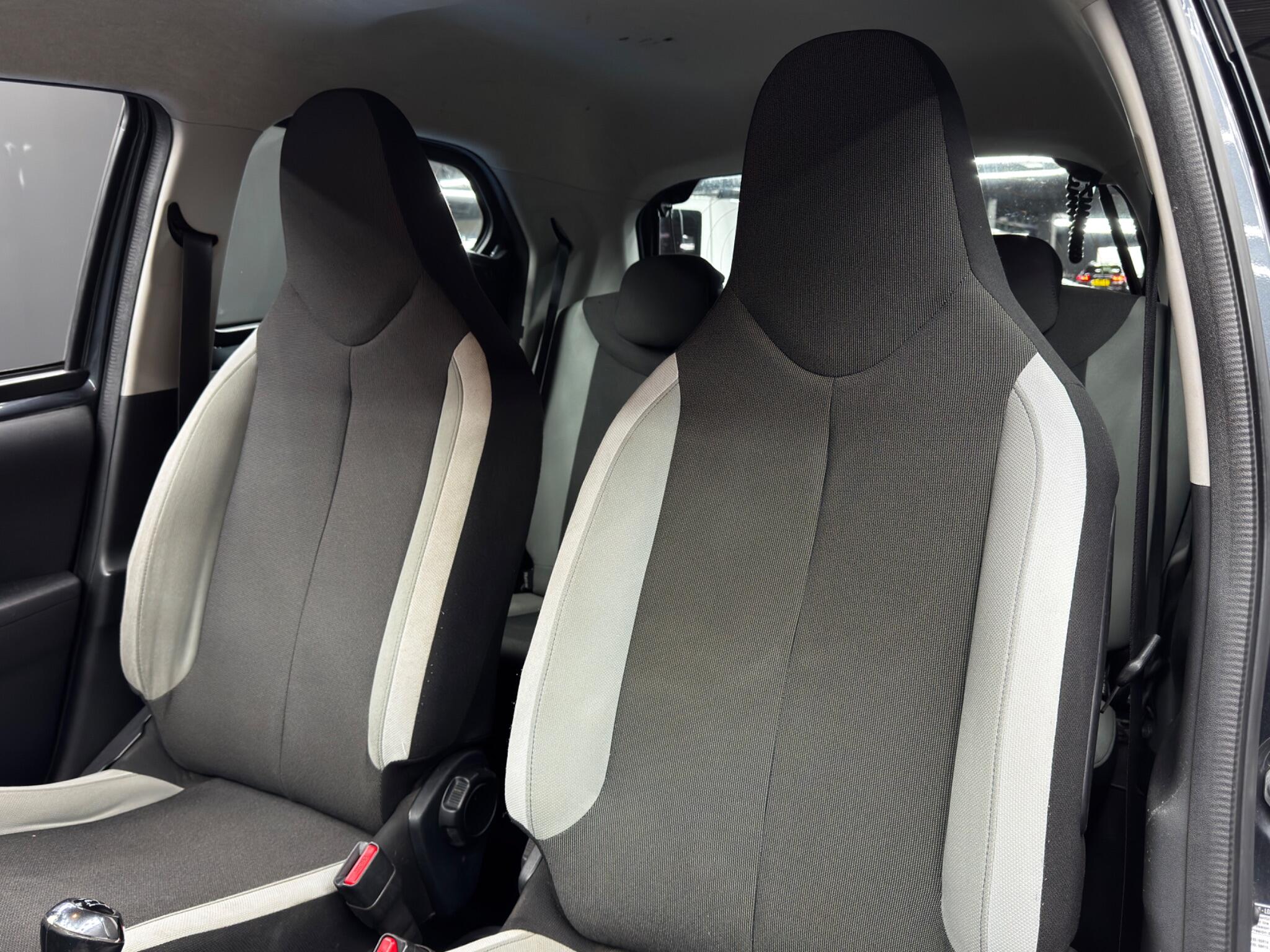 Toyota Aygo 1.0 VVT-i x-play Euro 6 5dr 5dr Manual 2026