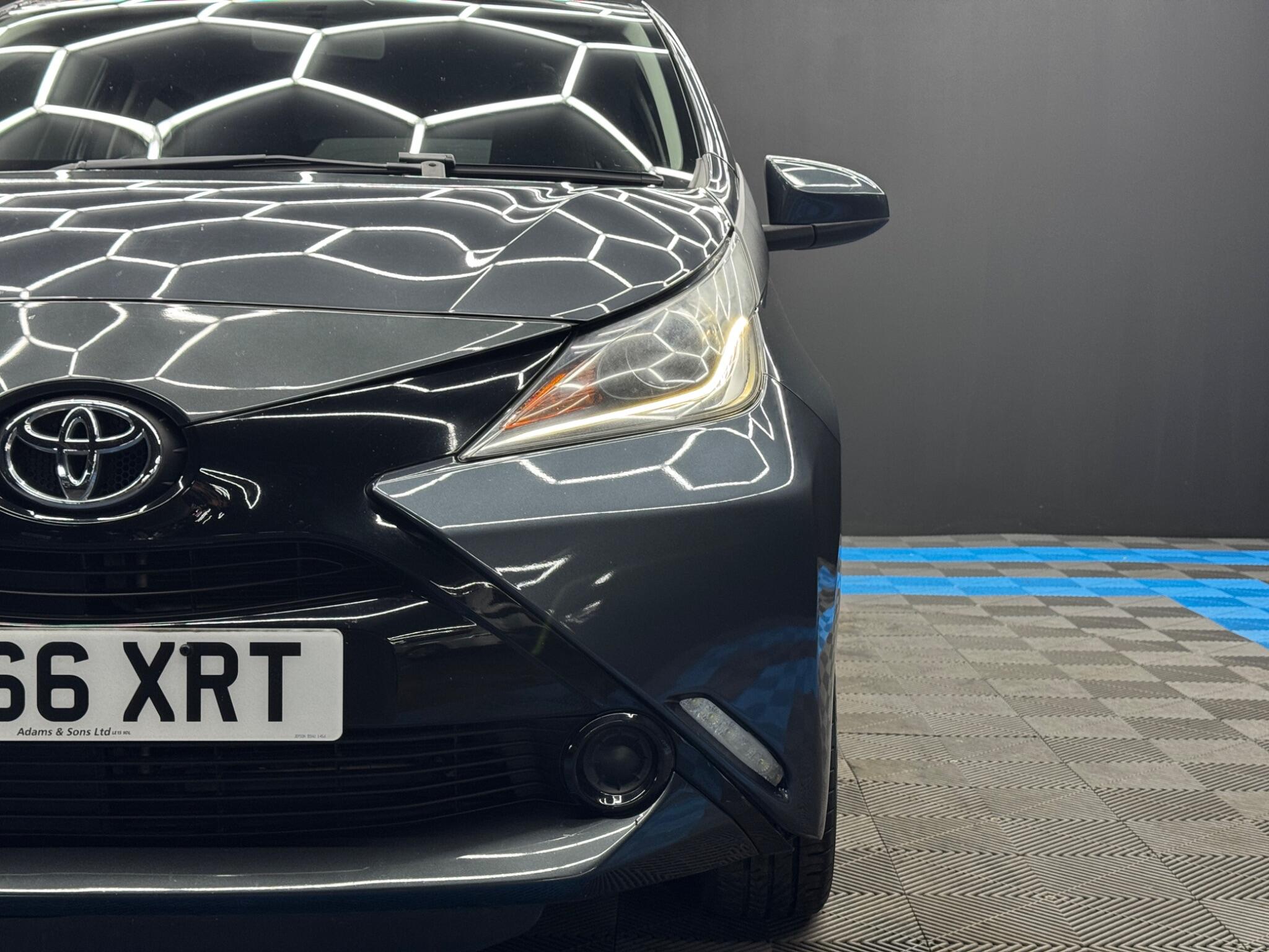 Toyota Aygo 1.0 VVT-i x-play Euro 6 5dr 5dr Manual 2026