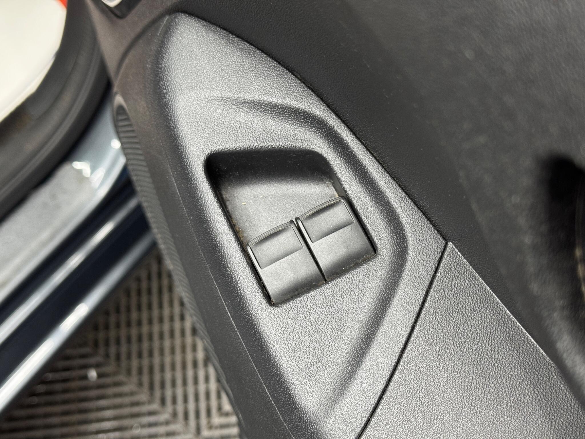 Toyota Aygo 1.0 VVT-i x-play Euro 6 5dr 5dr Manual 2026