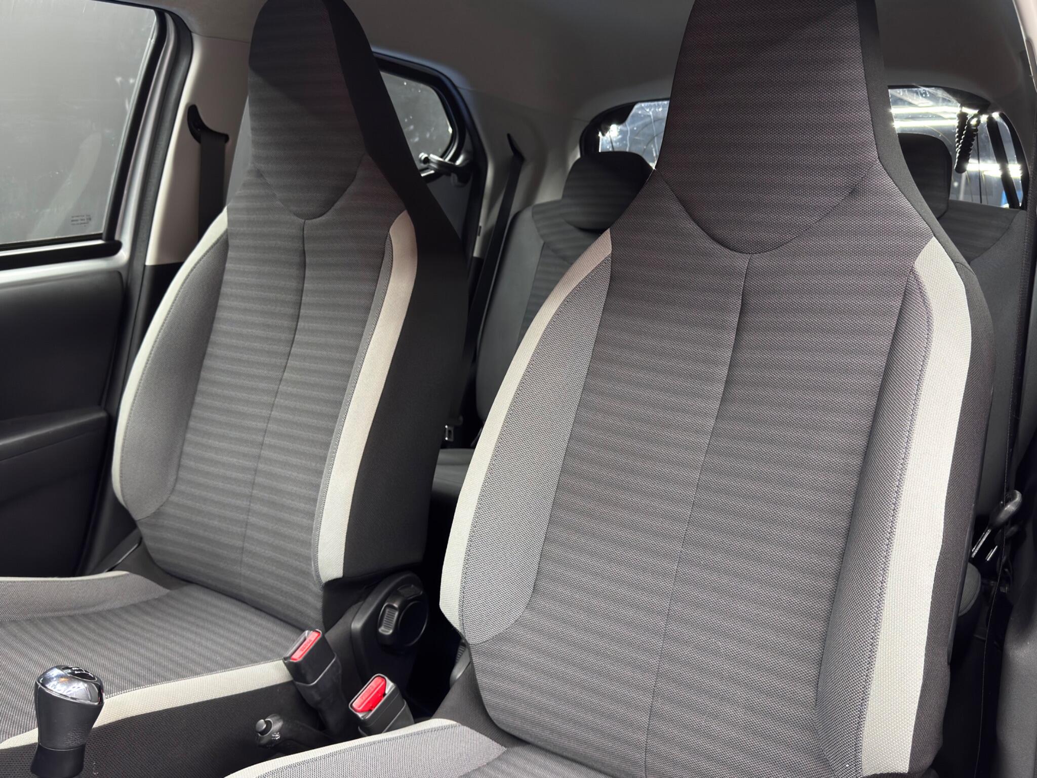 Toyota Aygo 1.0 VVT-i x-play Euro 6 5dr 5dr Manual 2025