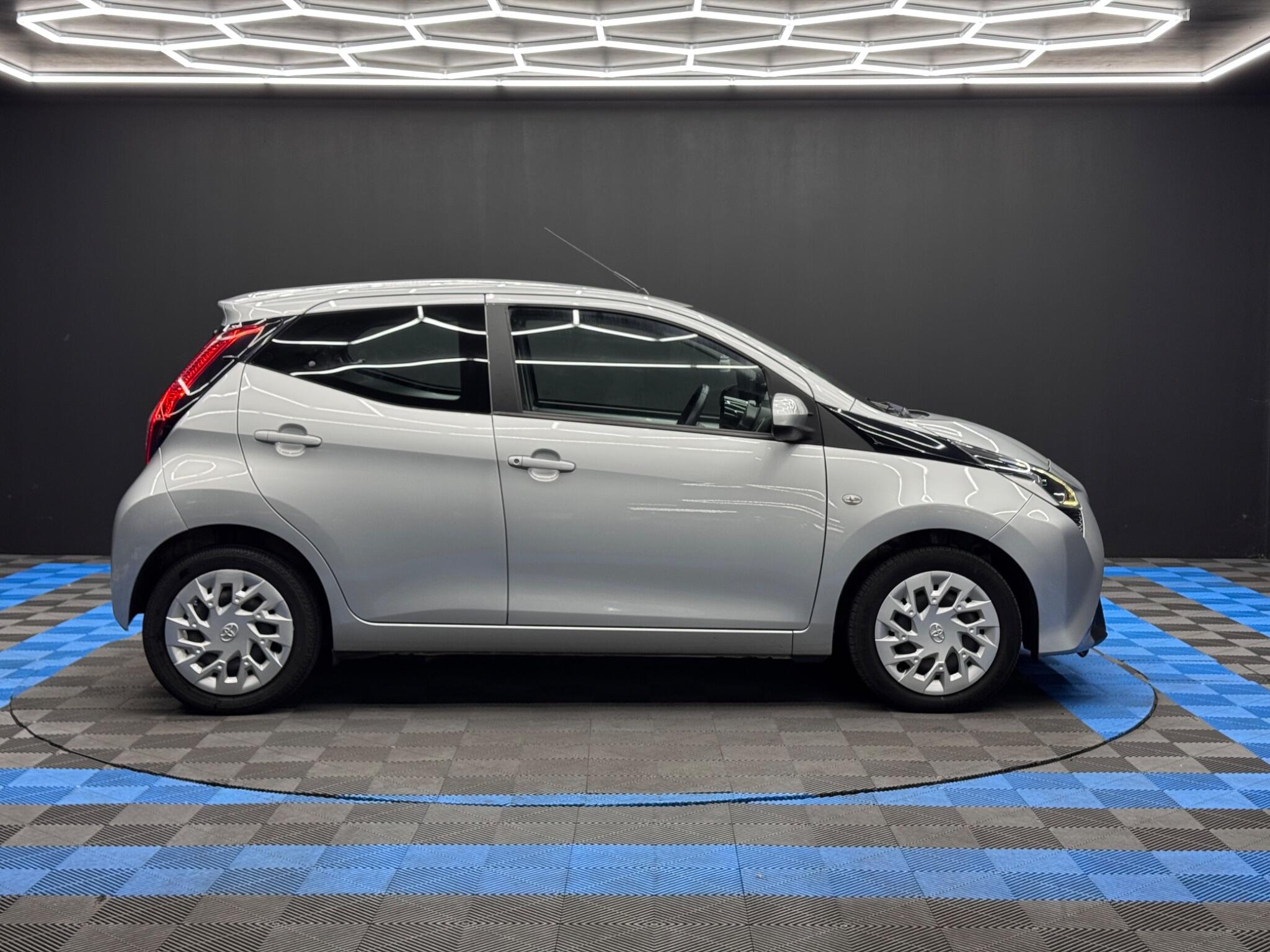 Toyota Aygo 1.0 VVT-i x-play Euro 6 5dr 5dr Manual 2025