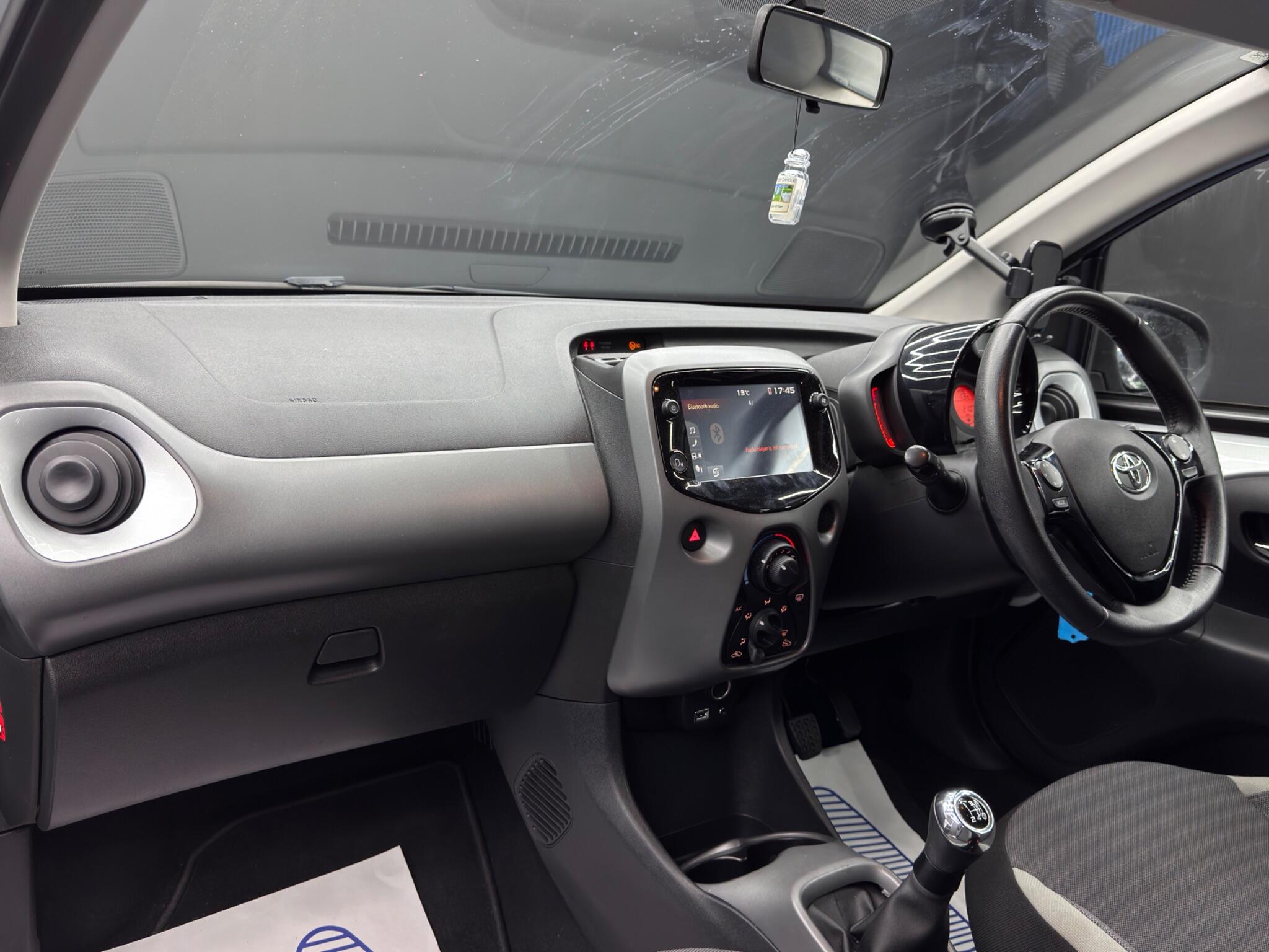 Toyota Aygo 1.0 VVT-i x-play Euro 6 5dr 5dr Manual 2025