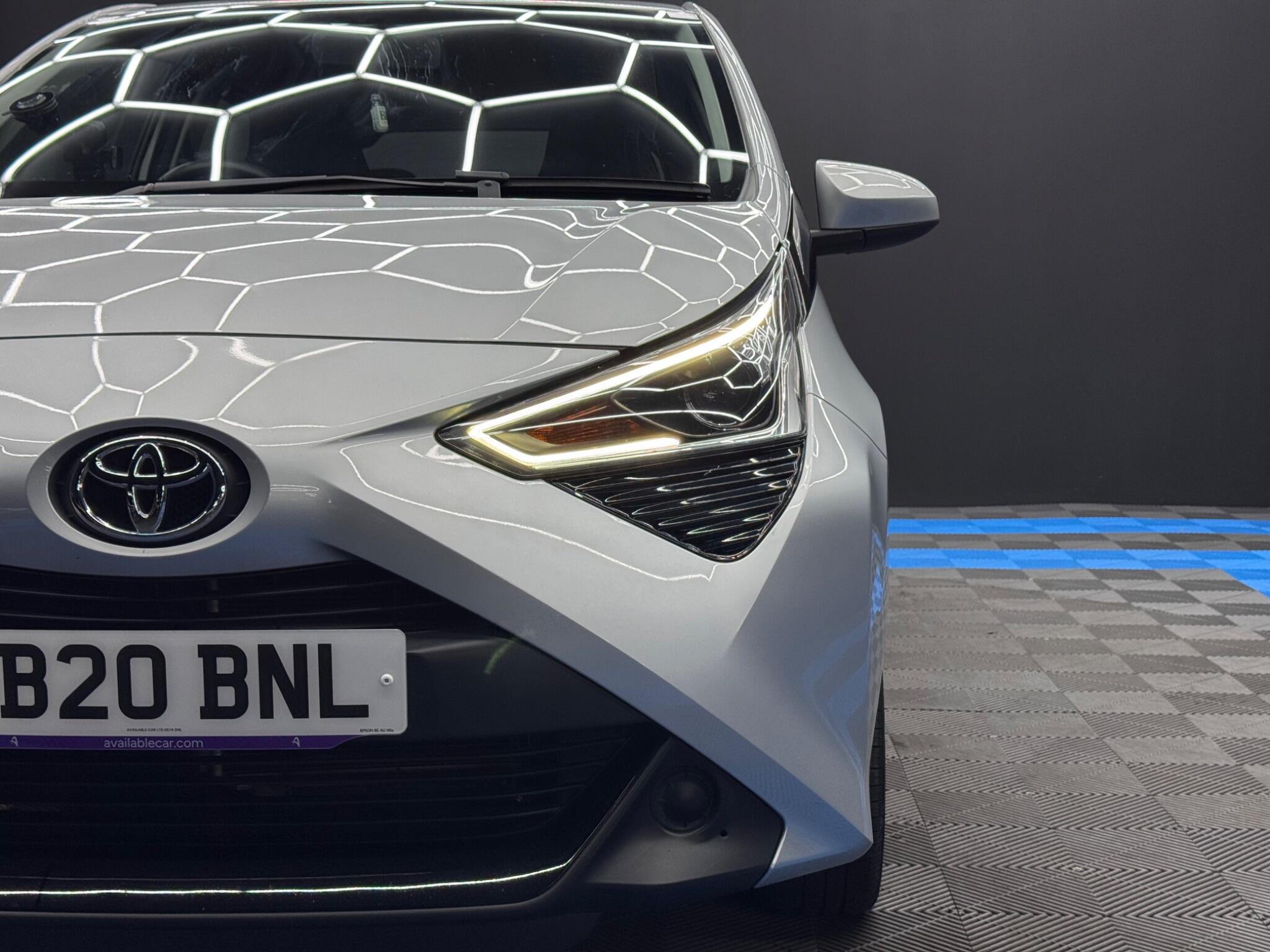 Toyota Aygo 1.0 VVT-i x-play Euro 6 5dr 5dr Manual 2025