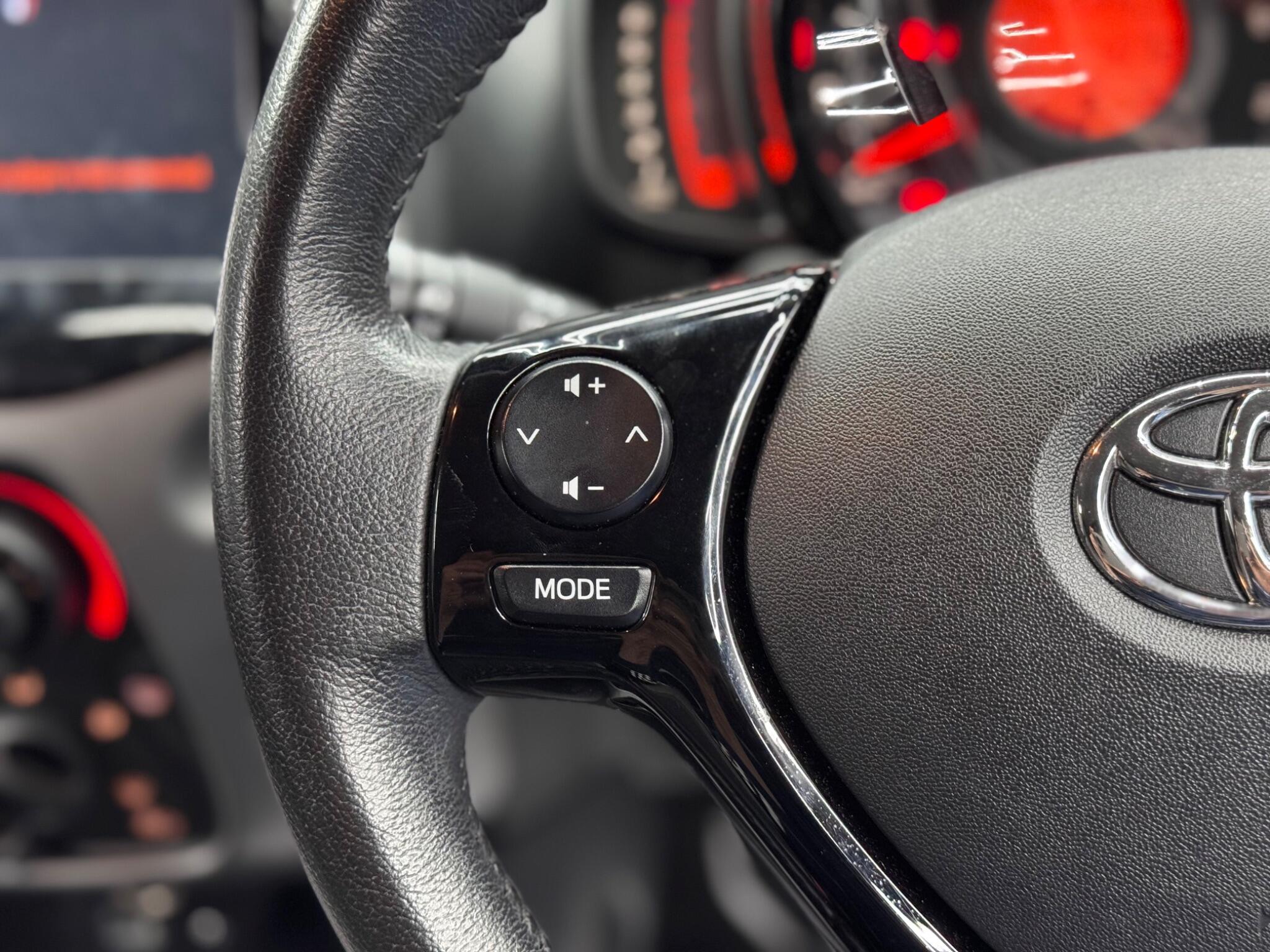 Toyota Aygo 1.0 VVT-i x-play Euro 6 5dr 5dr Manual 2025