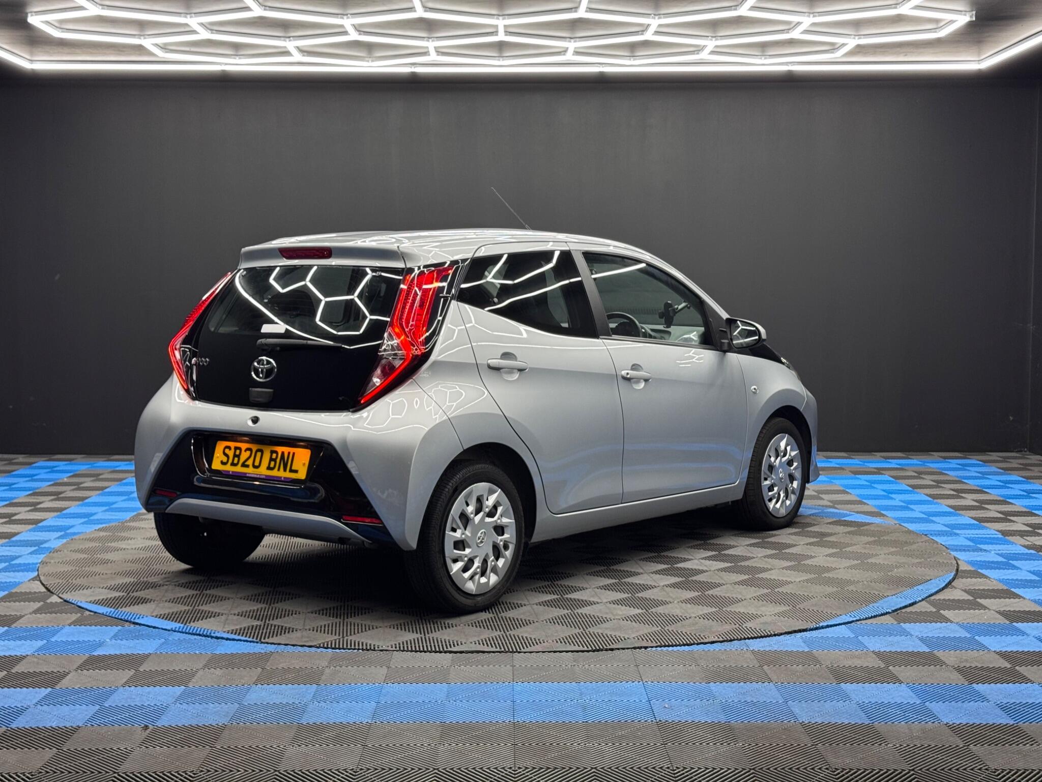 Toyota Aygo 1.0 VVT-i x-play Euro 6 5dr 5dr Manual 2025