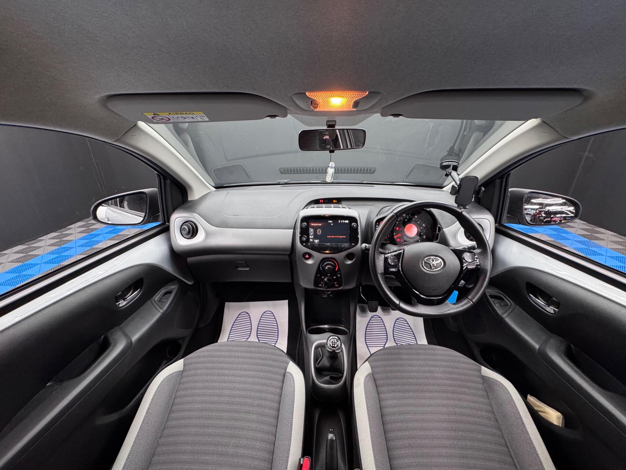 Toyota Aygo 1.0 VVT-i x-play Euro 6 5dr 5dr Manual 2025