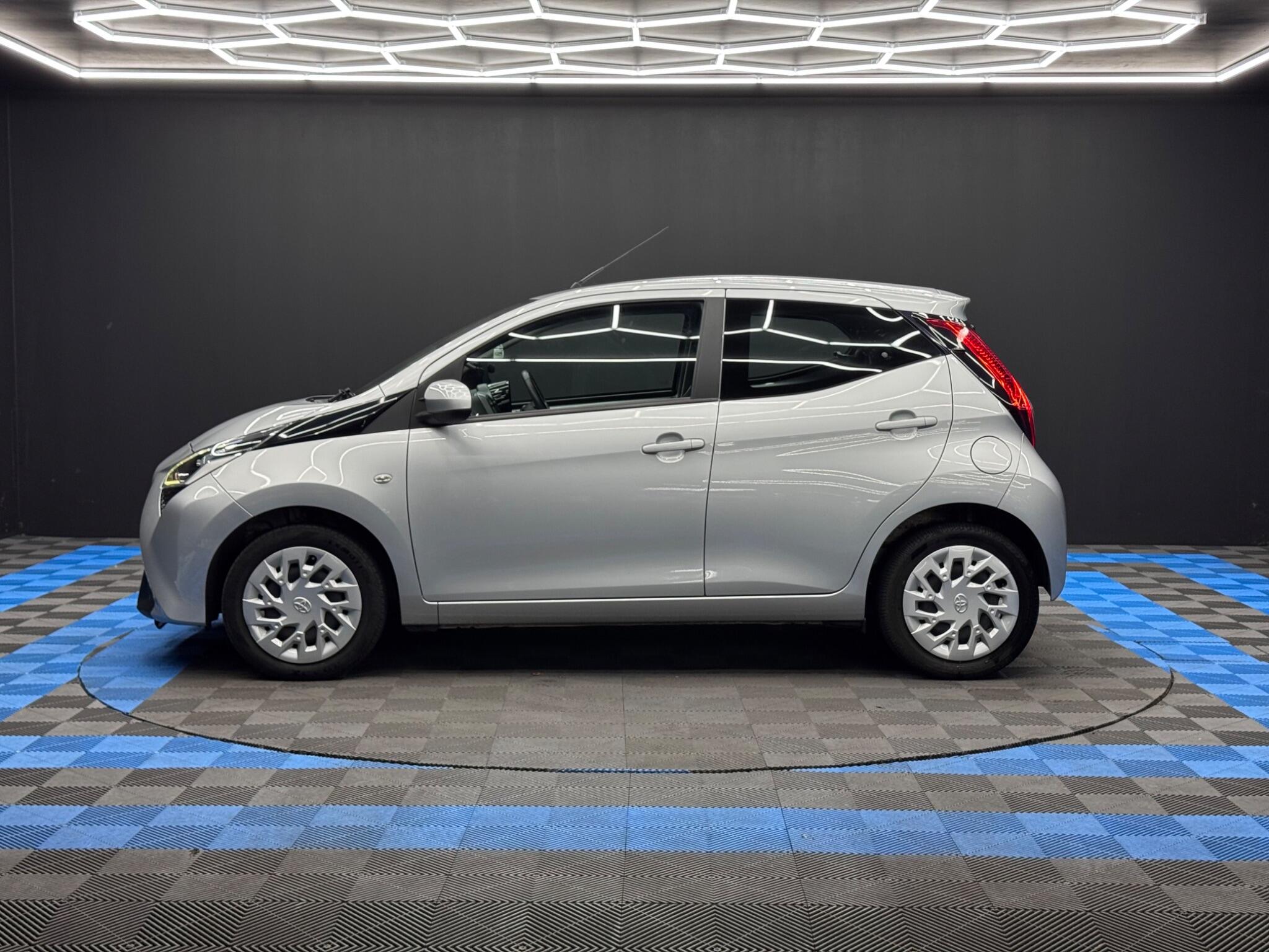 Toyota Aygo 1.0 VVT-i x-play Euro 6 5dr 5dr Manual 2025