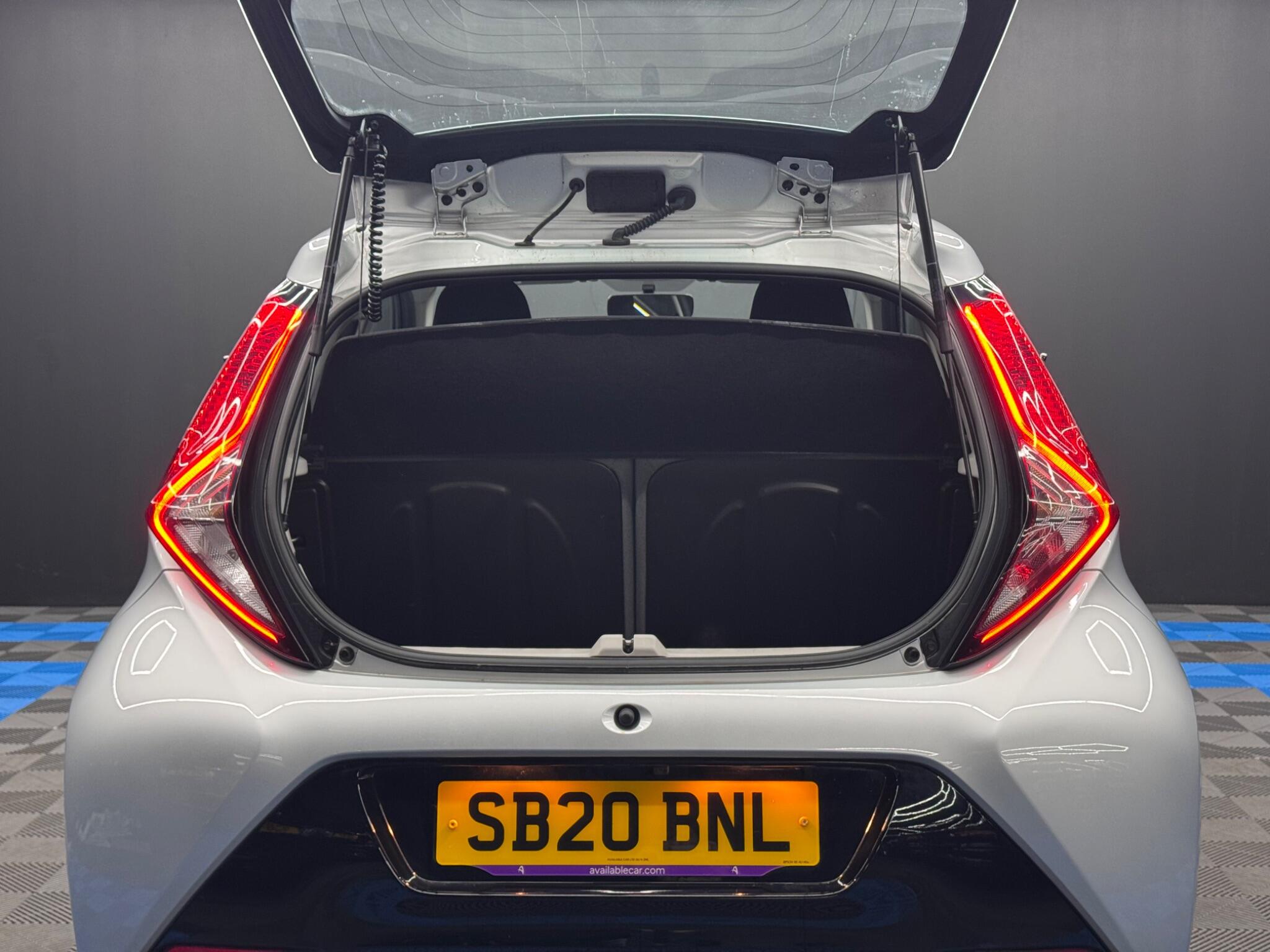 Toyota Aygo 1.0 VVT-i x-play Euro 6 5dr 5dr Manual 2025