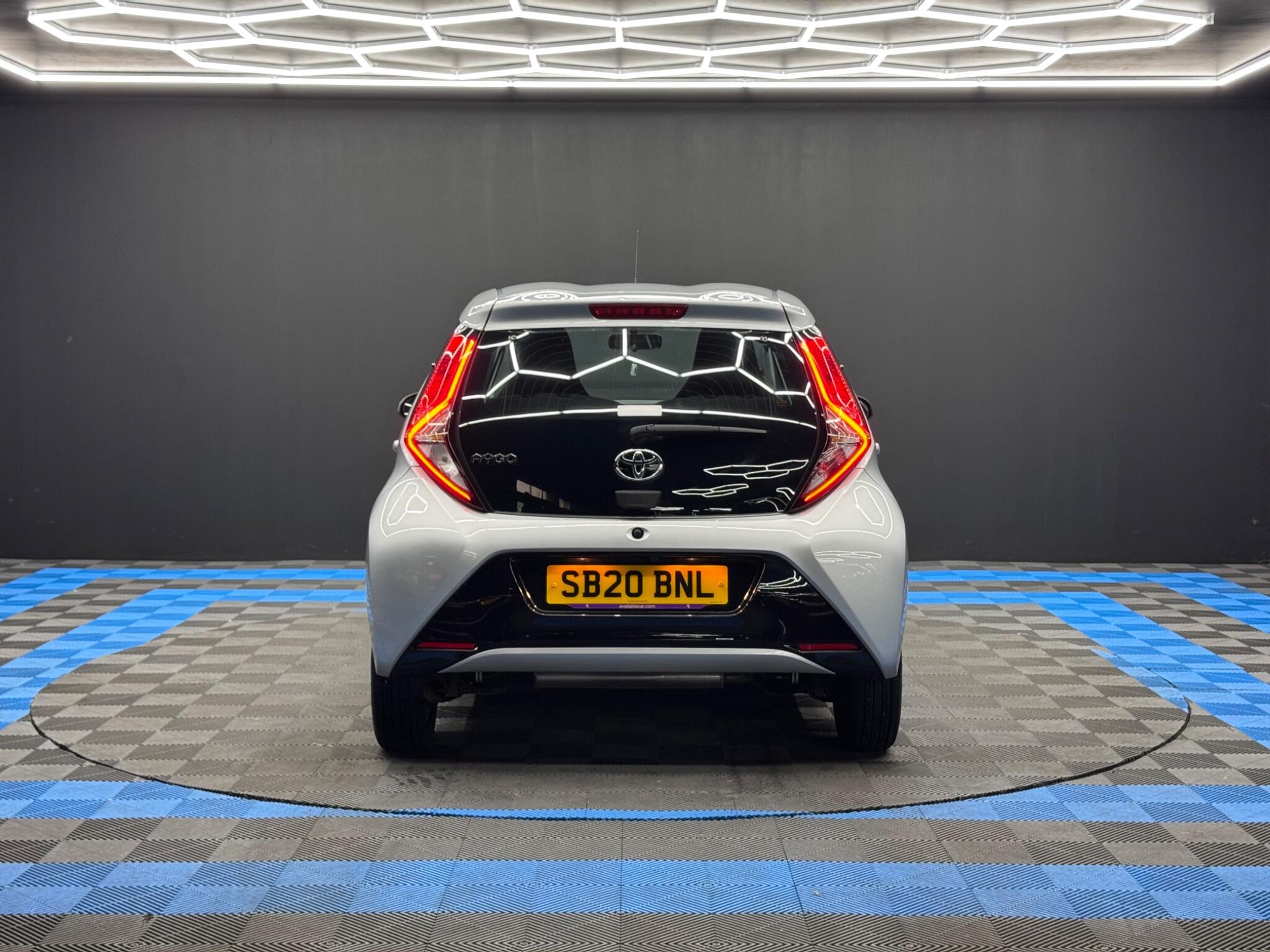 Toyota Aygo 1.0 VVT-i x-play Euro 6 5dr 5dr Manual 2025