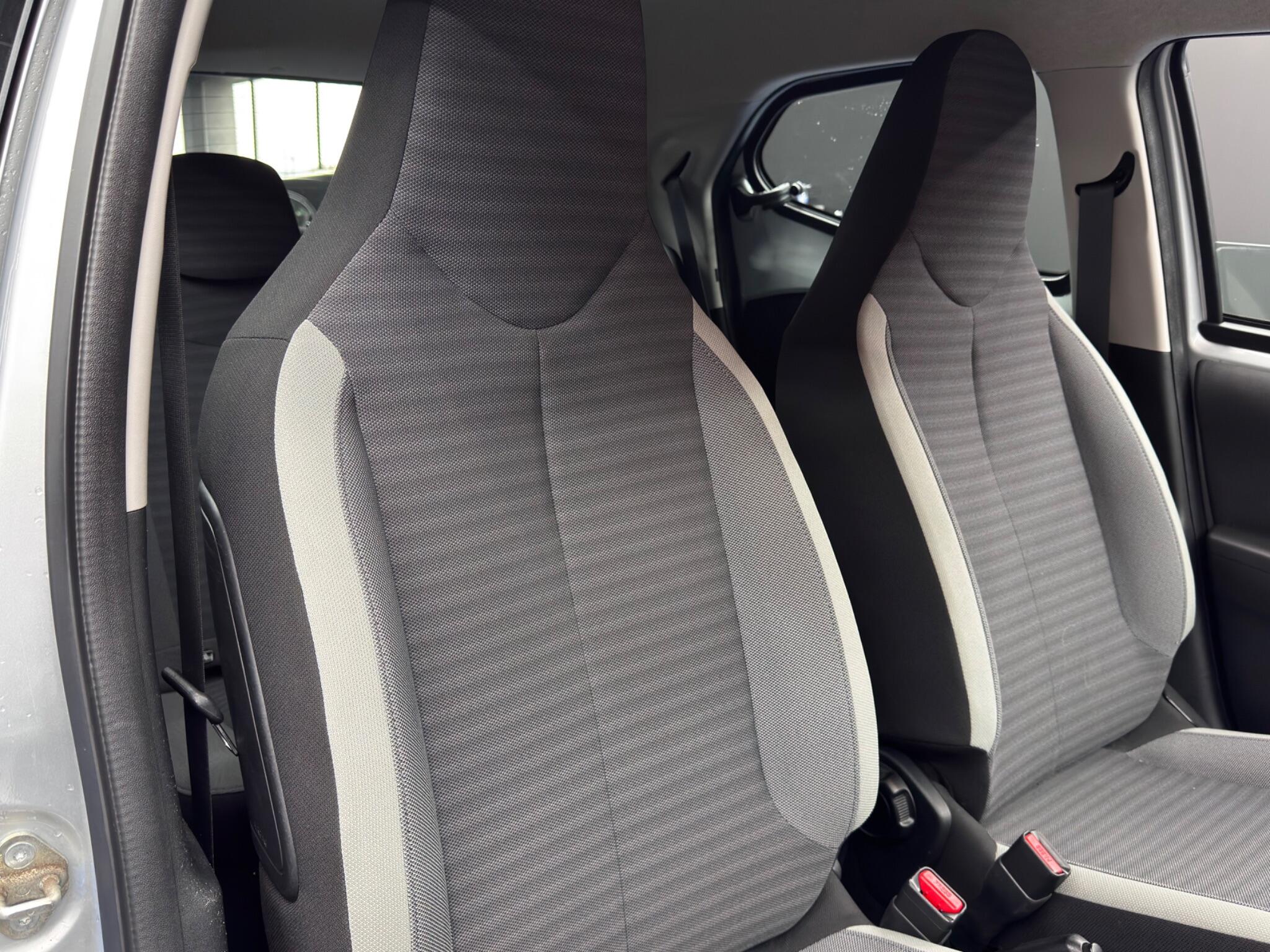 Toyota Aygo 1.0 VVT-i x-play Euro 6 5dr 5dr Manual 2025