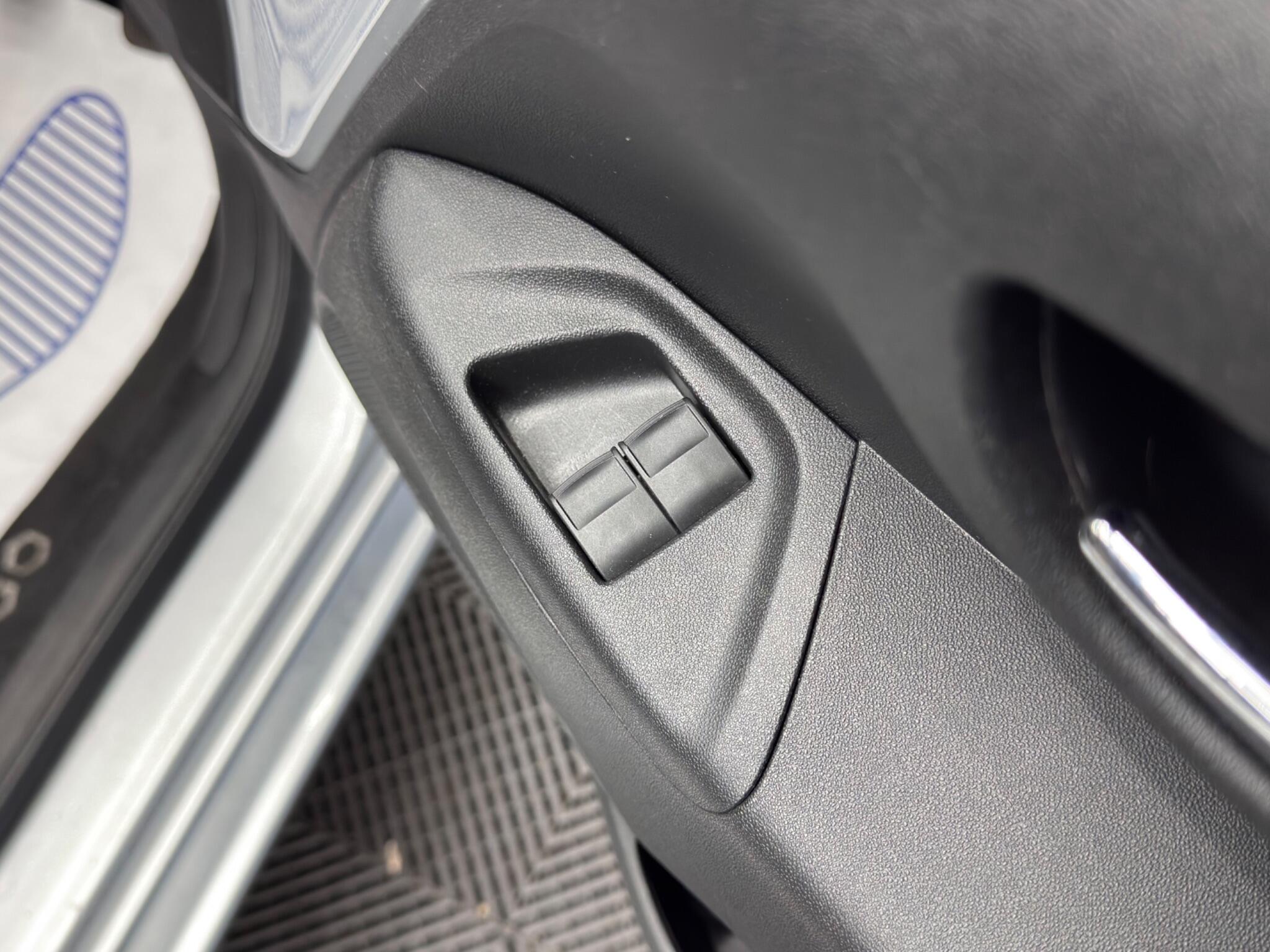 Toyota Aygo 1.0 VVT-i x-play Euro 6 5dr 5dr Manual 2025