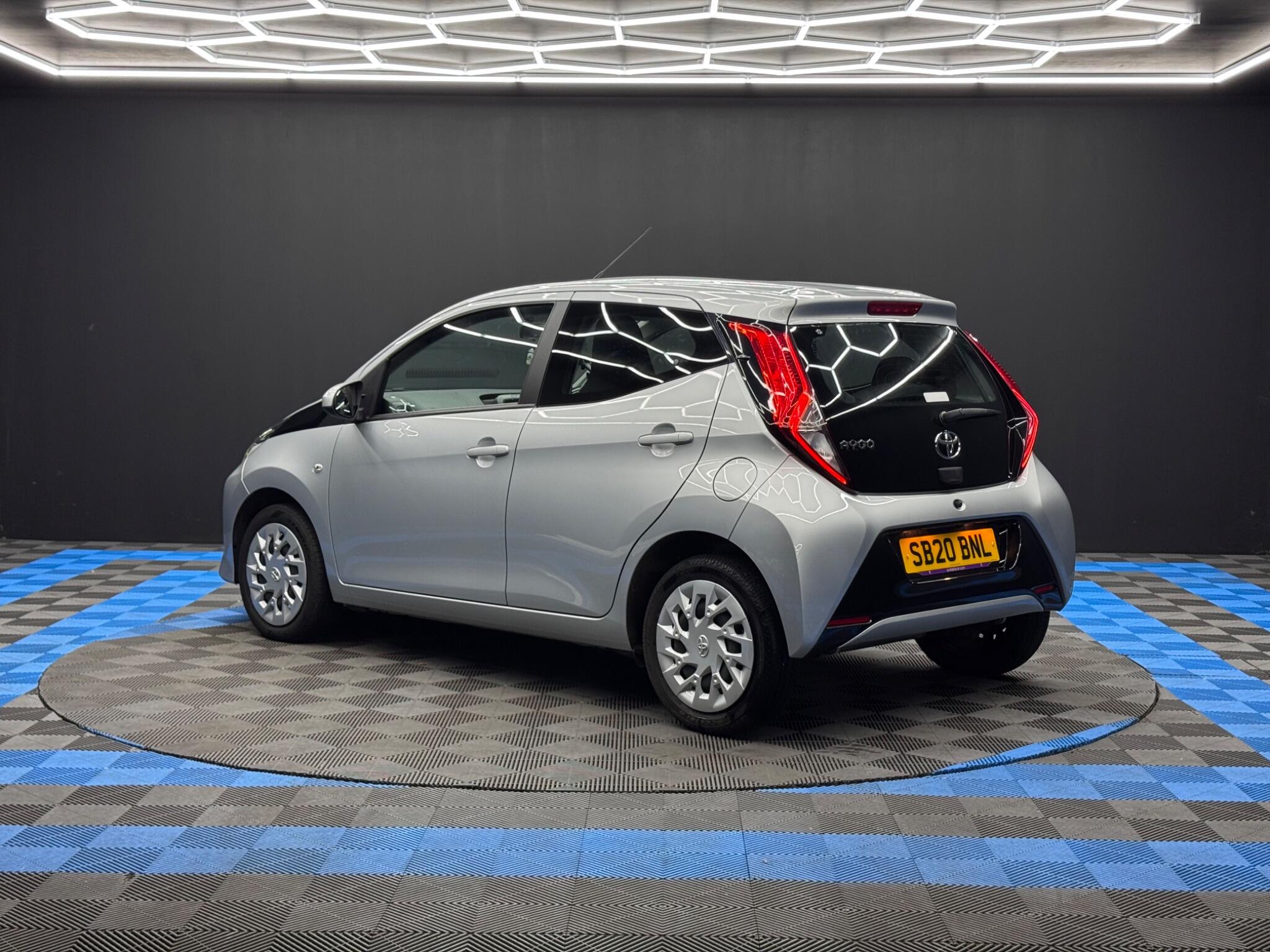 Toyota Aygo 1.0 VVT-i x-play Euro 6 5dr 5dr Manual 2025