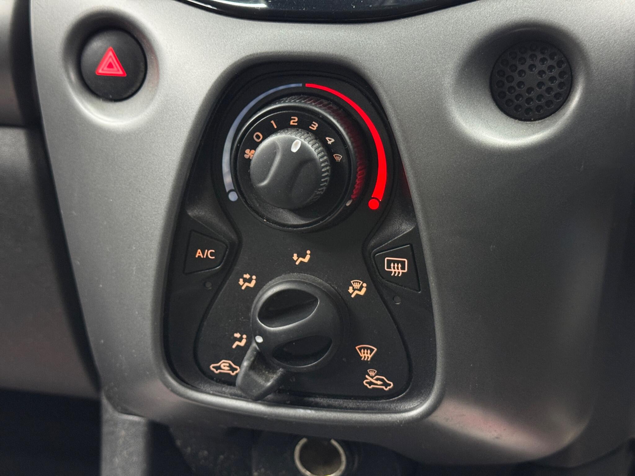 Toyota Aygo 1.0 VVT-i x-play Euro 6 5dr (Safety Sense) 5dr Manual 2026