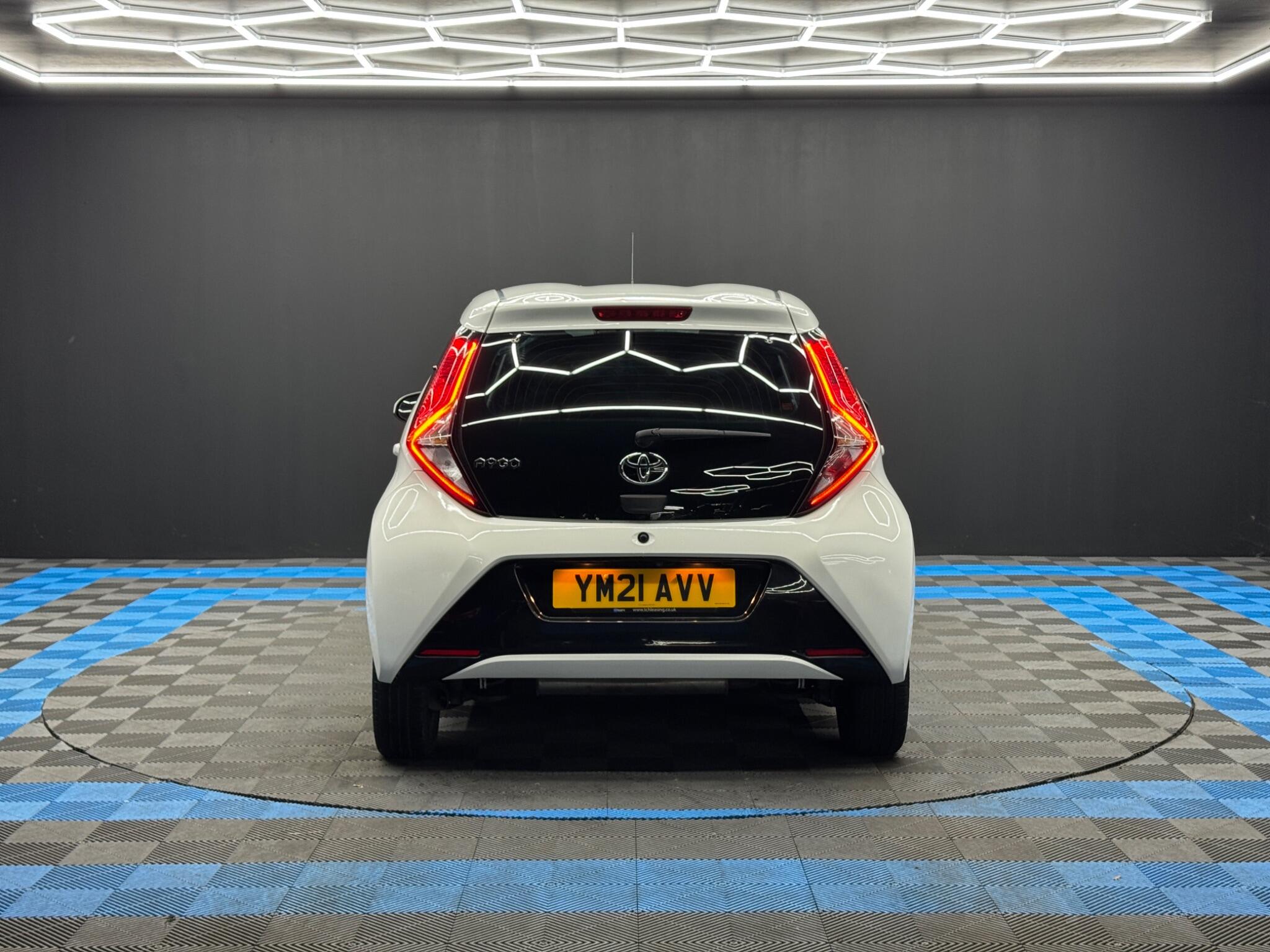 Toyota Aygo 1.0 VVT-i x-play Euro 6 5dr (Safety Sense) 5dr Manual 2026