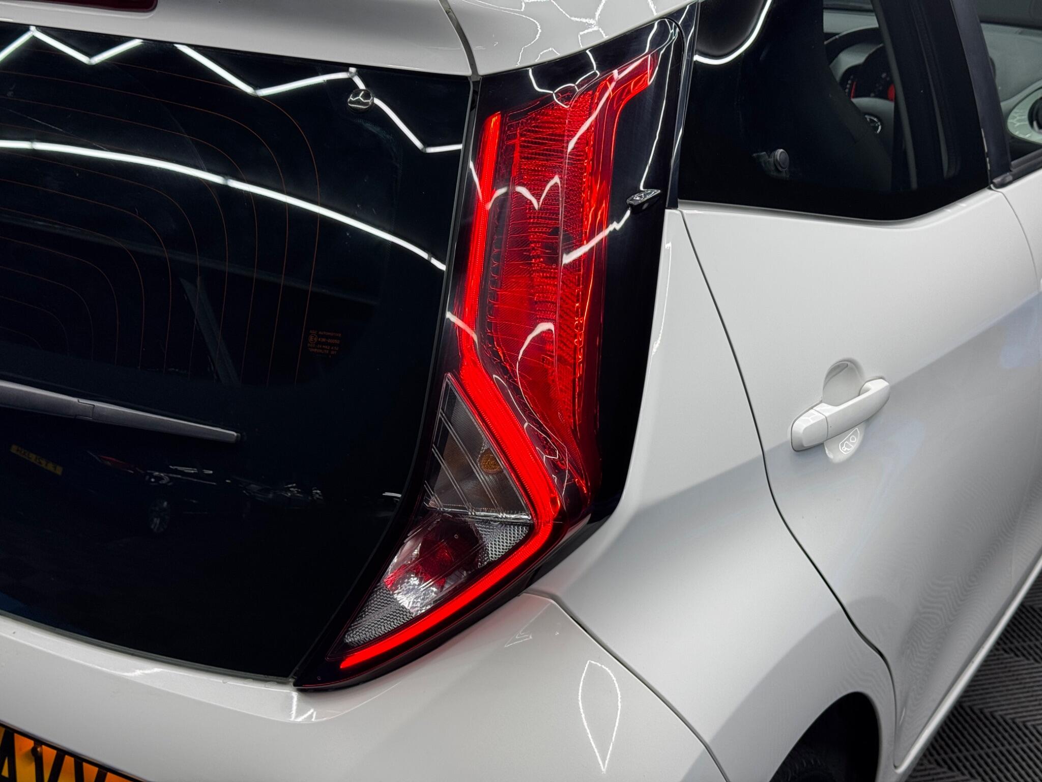 Toyota Aygo 1.0 VVT-i x-play Euro 6 5dr (Safety Sense) 5dr Manual 2026