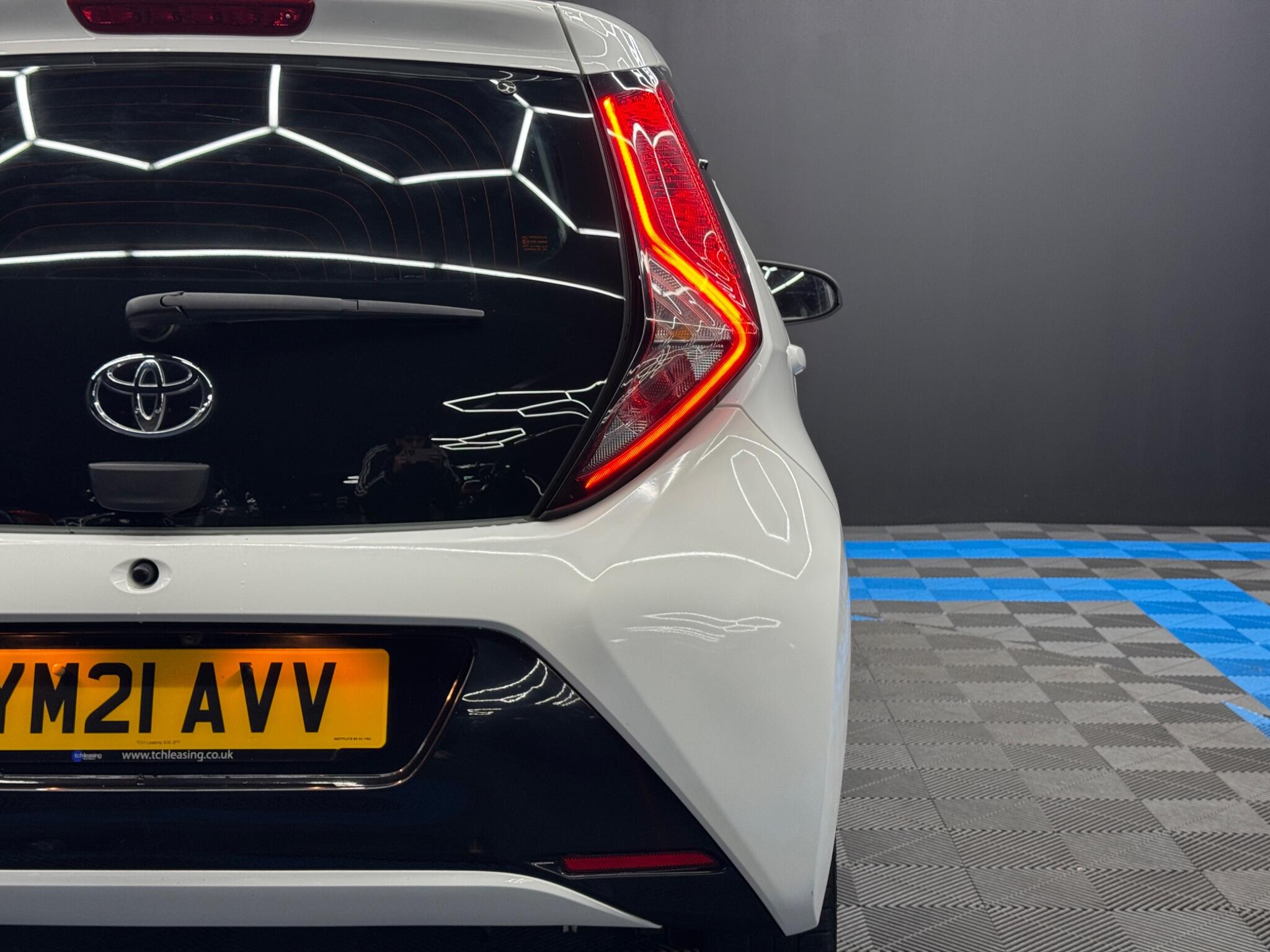 Toyota Aygo 1.0 VVT-i x-play Euro 6 5dr (Safety Sense) 5dr Manual 2026