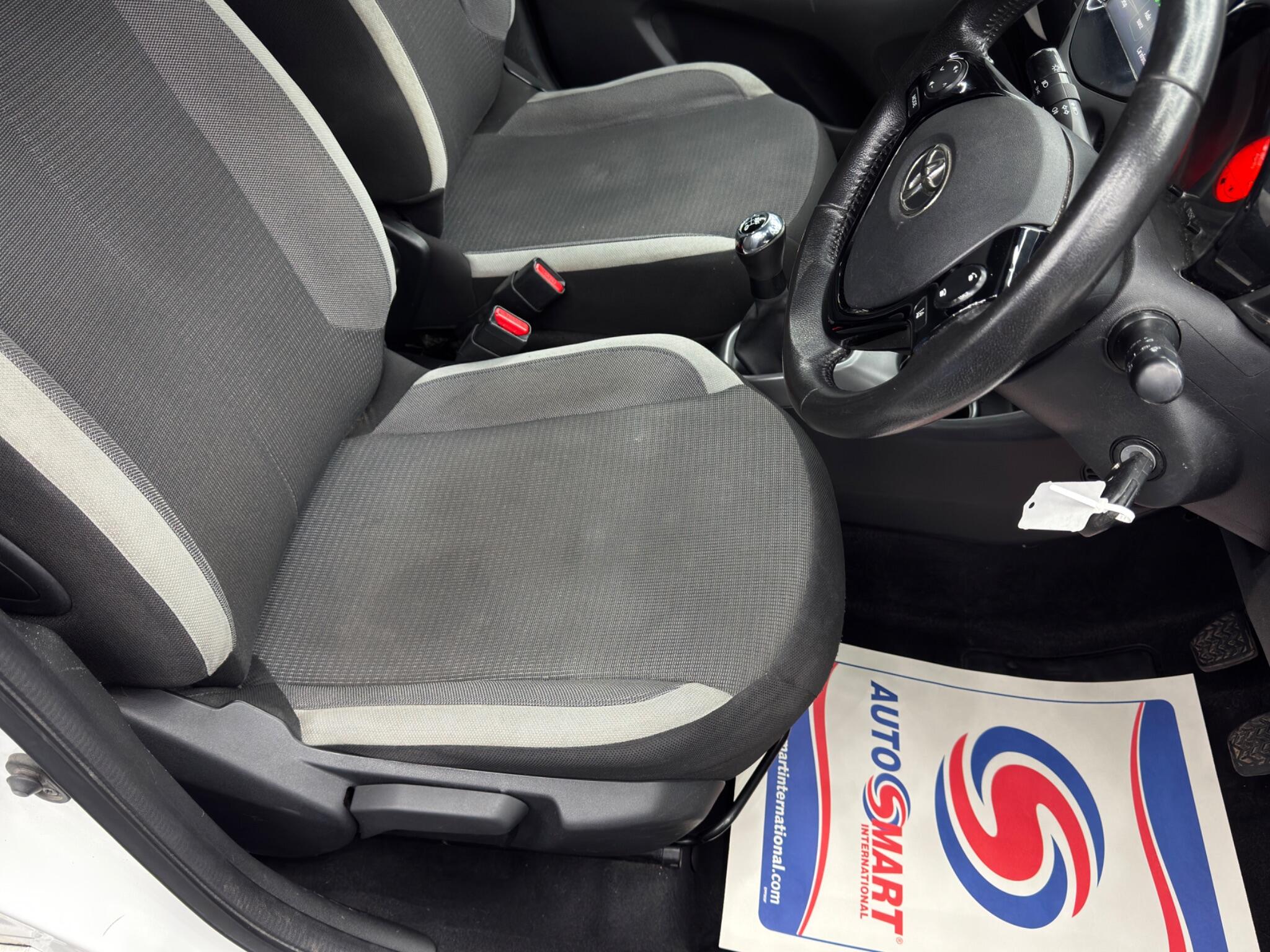 Toyota Aygo 1.0 VVT-i x-play Euro 6 5dr (Safety Sense) 5dr Manual 2026