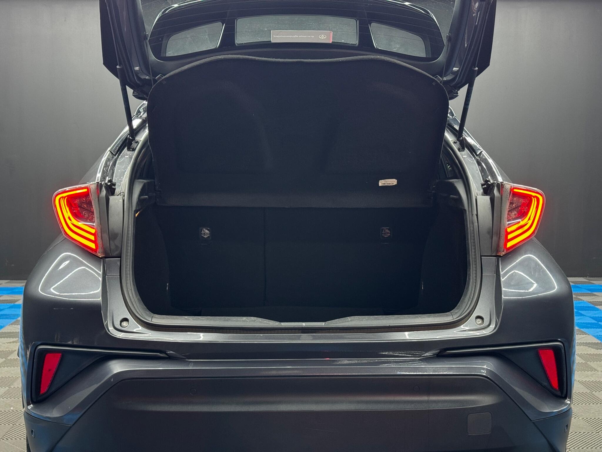 Toyota C-HR 1.8 VVT-h Dynamic CVT Euro 6 (s/s) 5dr 5dr Automatic 2026