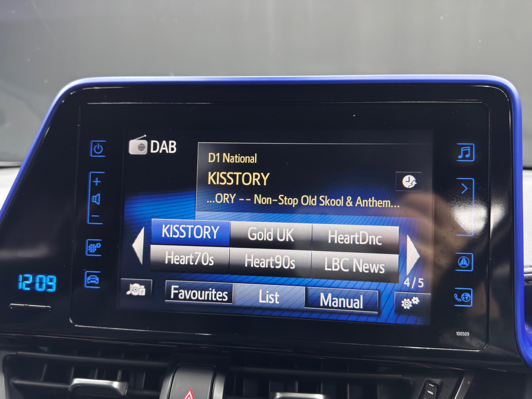 Toyota C-HR 1.8 VVT-h Dynamic CVT Euro 6 (s/s) 5dr 5dr Automatic 2026