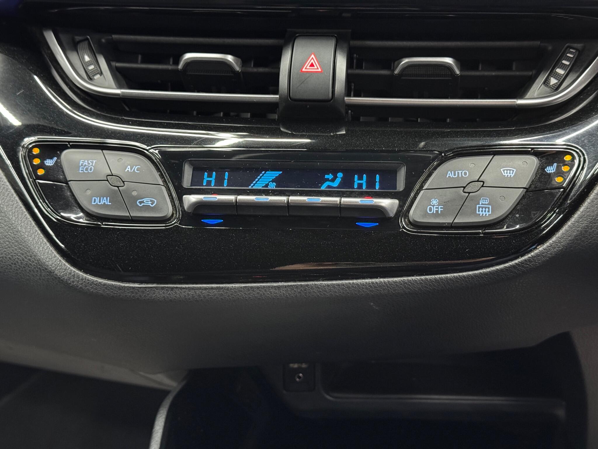 Toyota C-HR 1.8 VVT-h Dynamic CVT Euro 6 (s/s) 5dr 5dr Automatic 2026