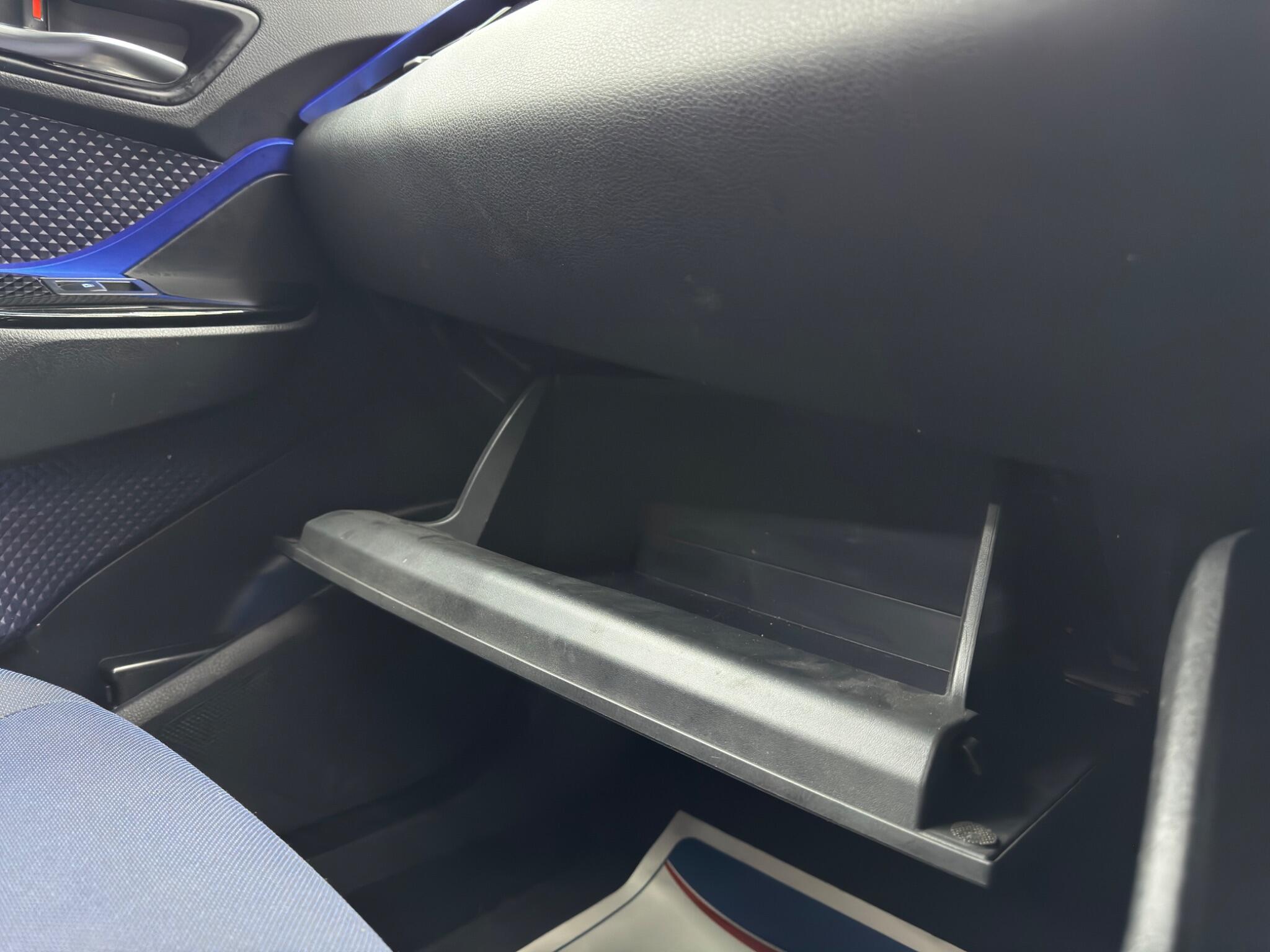 Toyota C-HR 1.8 VVT-h Dynamic CVT Euro 6 (s/s) 5dr 5dr Automatic 2026