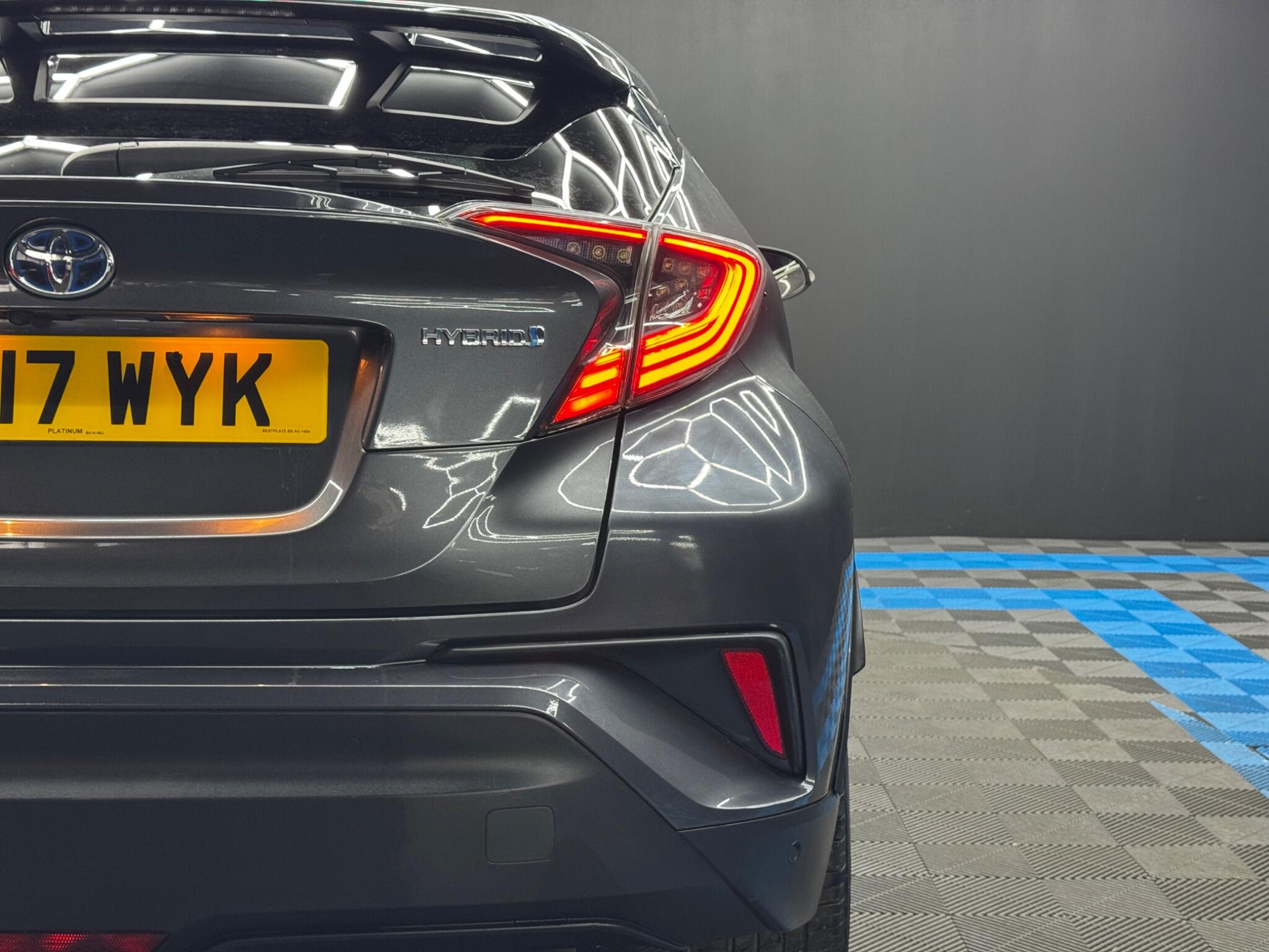 Toyota C-HR 1.8 VVT-h Dynamic CVT Euro 6 (s/s) 5dr 5dr Automatic 2026