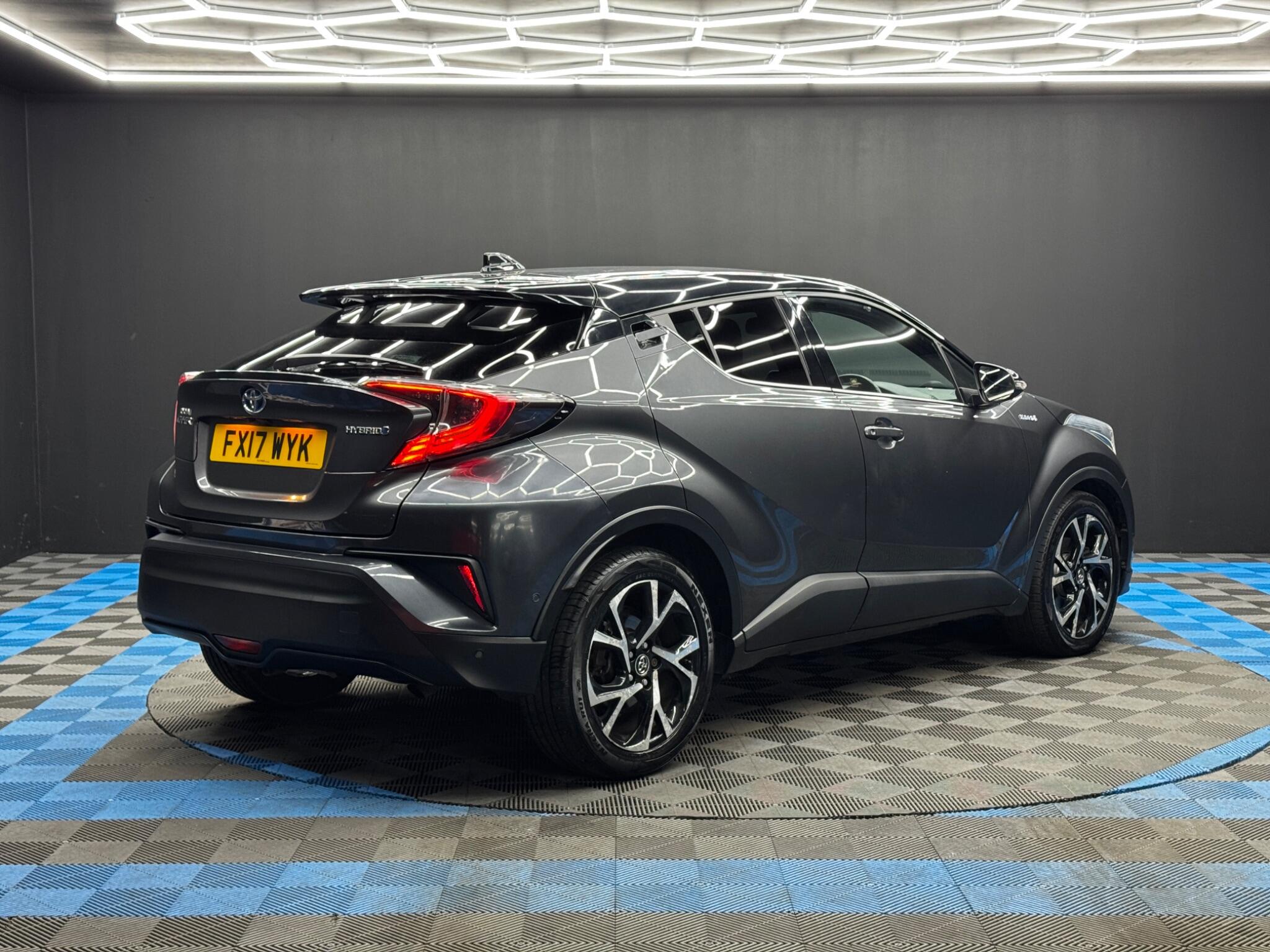 Toyota C-HR 1.8 VVT-h Dynamic CVT Euro 6 (s/s) 5dr 5dr Automatic 2026