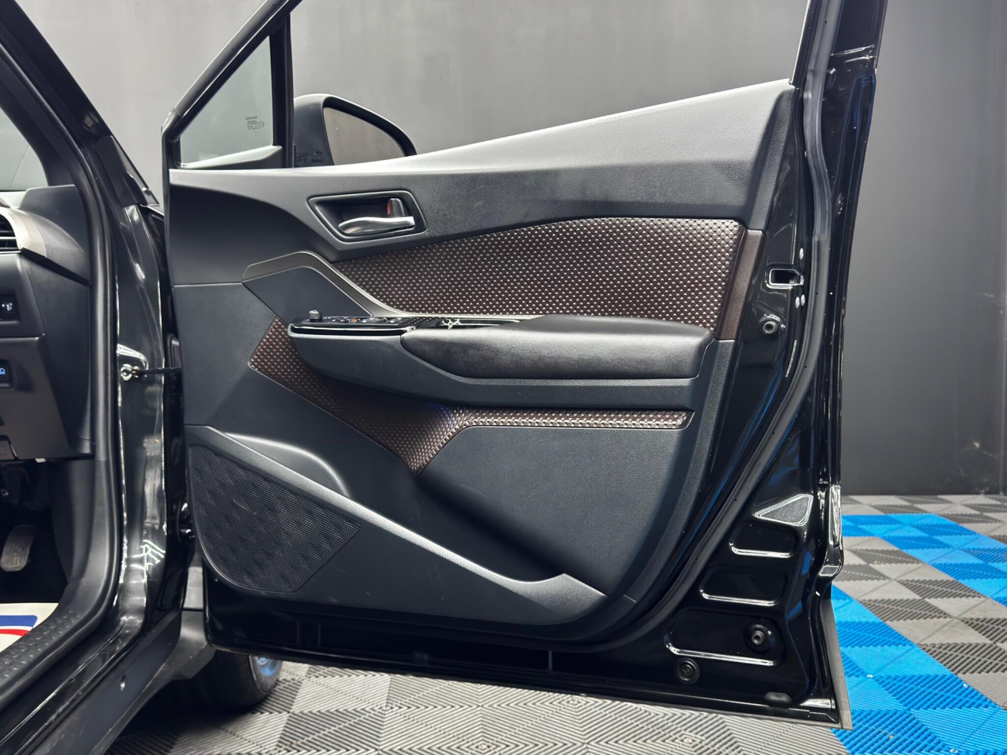 Toyota C-HR 1.8 VVT-h Excel CVT Euro 6 (s/s) 5dr 5dr Automatic 2025